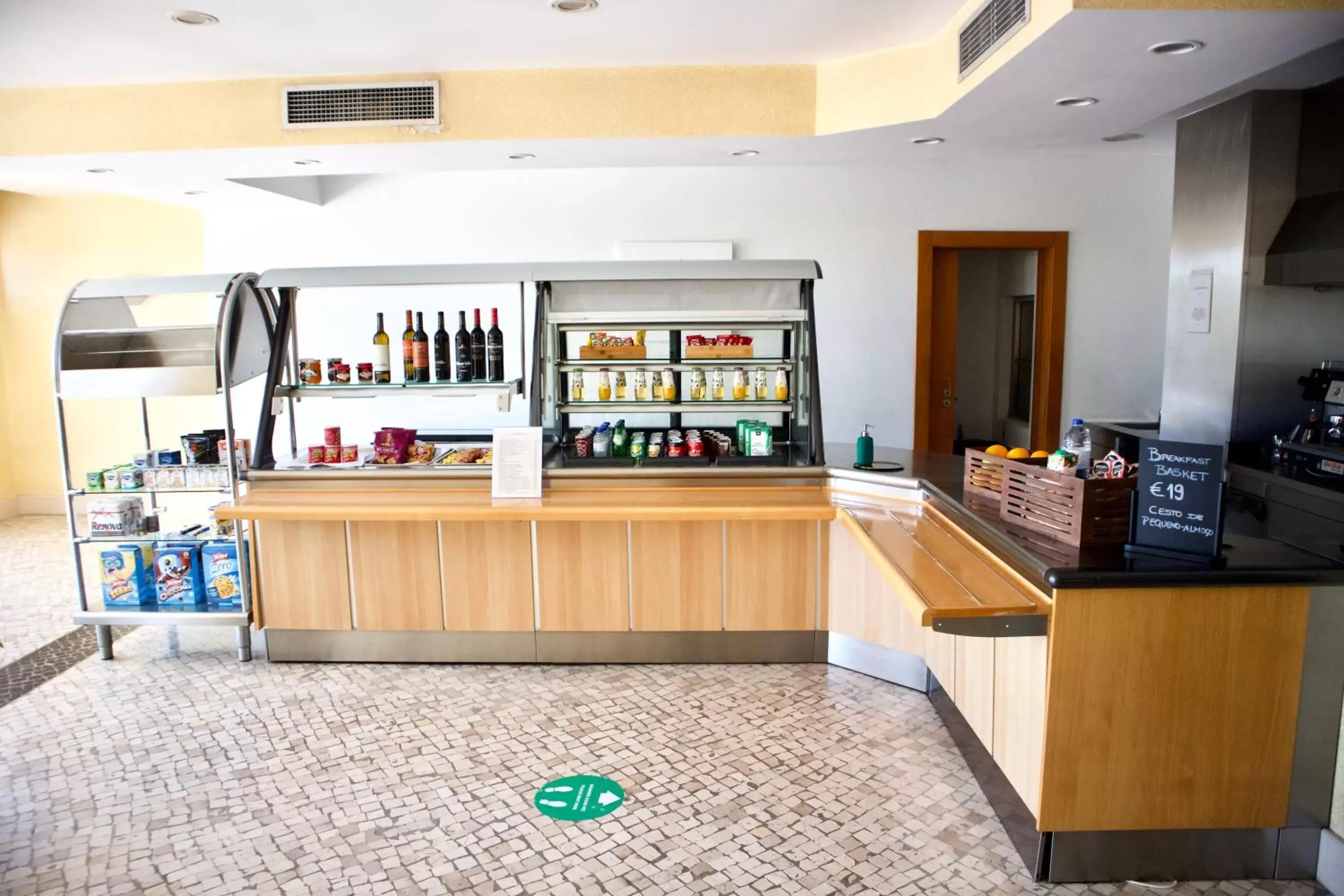 Lounge or bar in Amazonia Palmela Apartamentos Turisticos Lounge or bar in Amazonia Palmela Apartamentos Turisticos