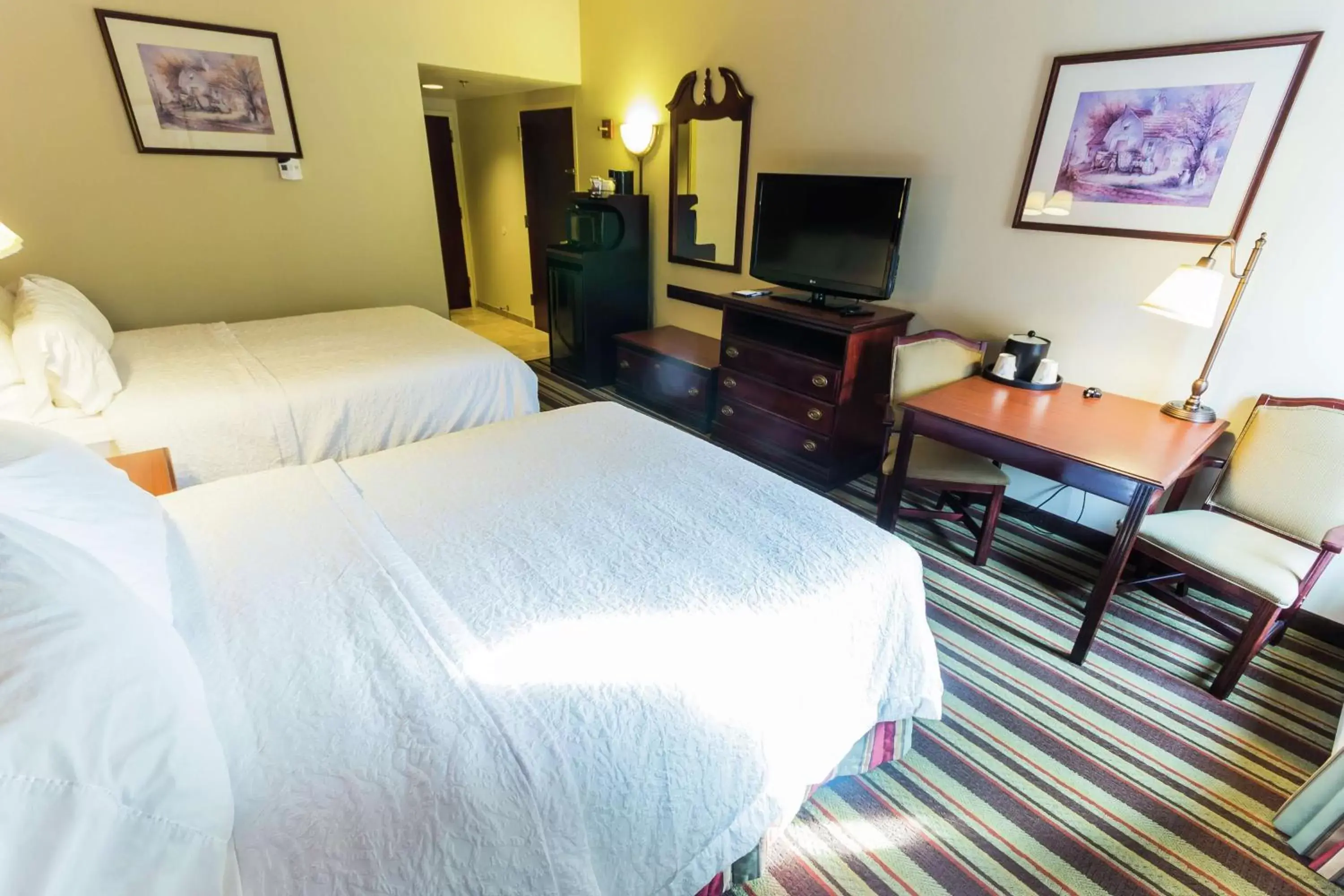 Bedroom, Bed in Hampton Inn Sturbridge