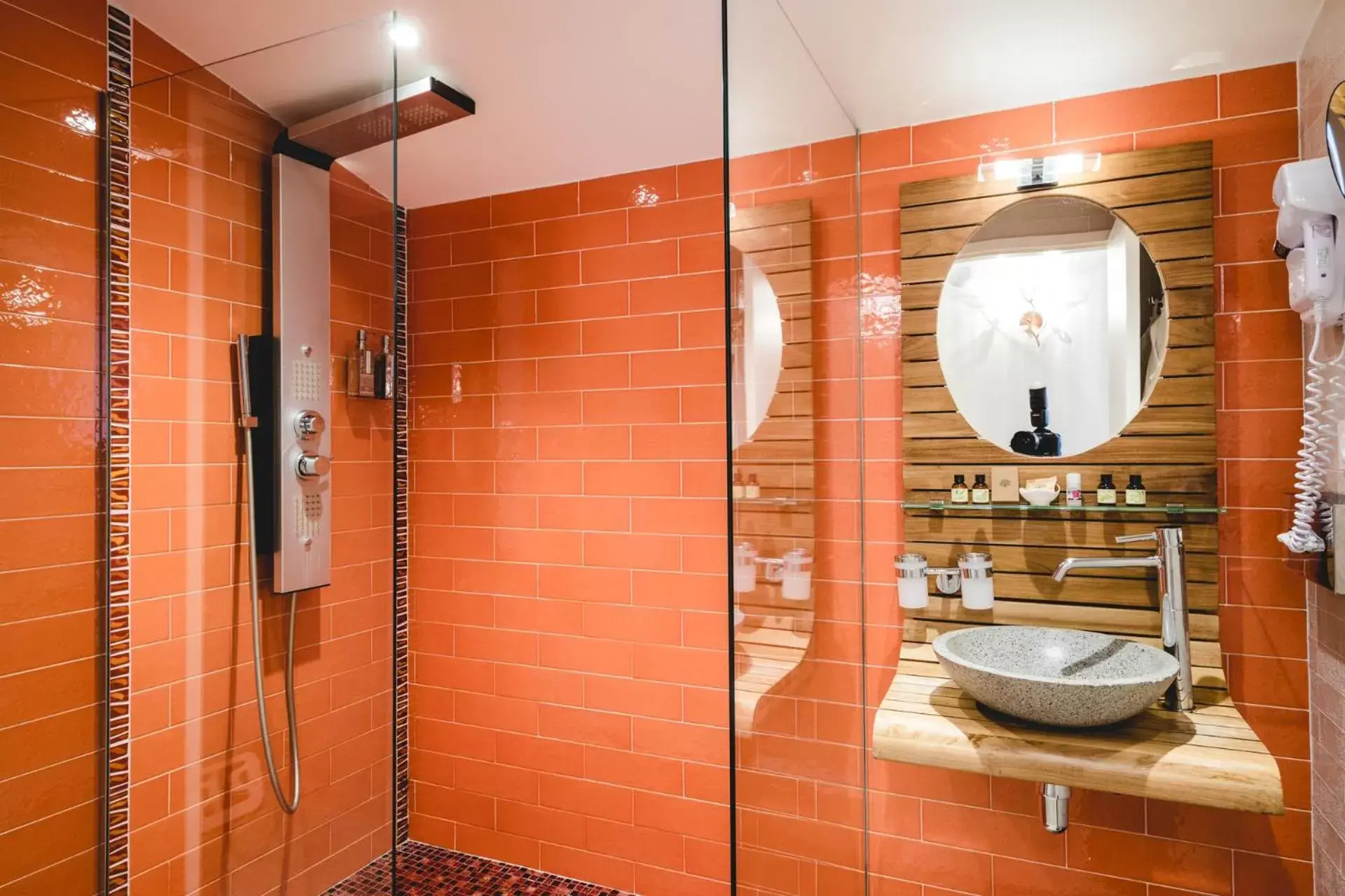 Shower, Bathroom in Le Petit Palais D'Aglae