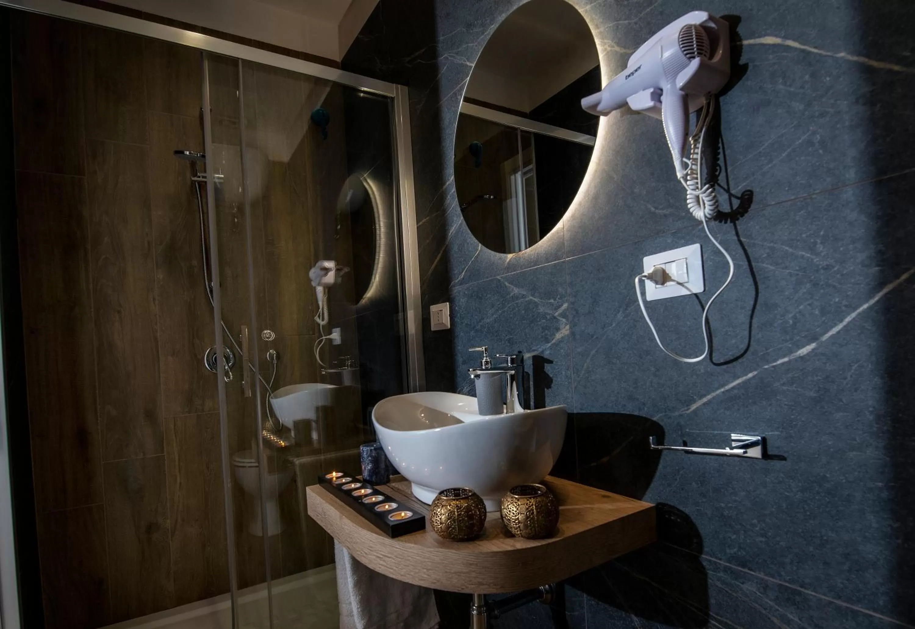 Shower, Bathroom in VIVI A NAPOLI