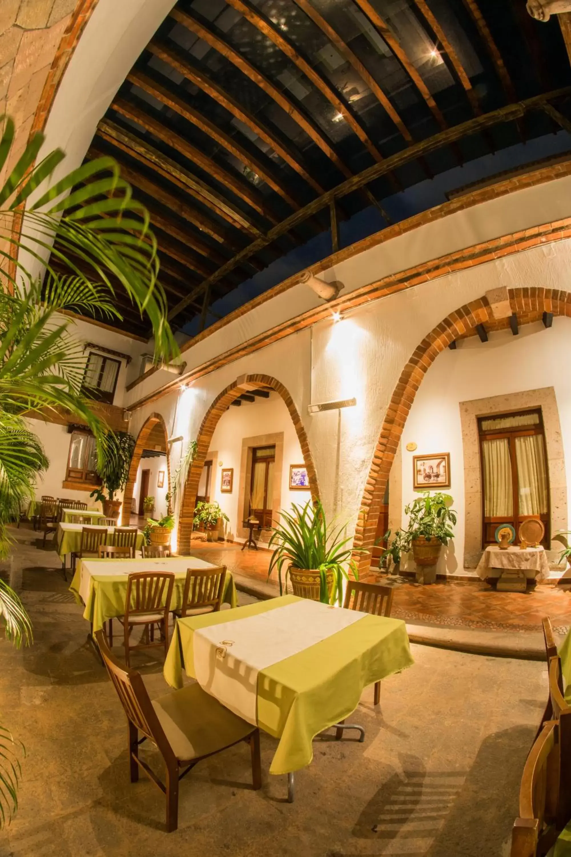 Patio, Restaurant/Places to Eat in Hotel Mesón de los Remedios