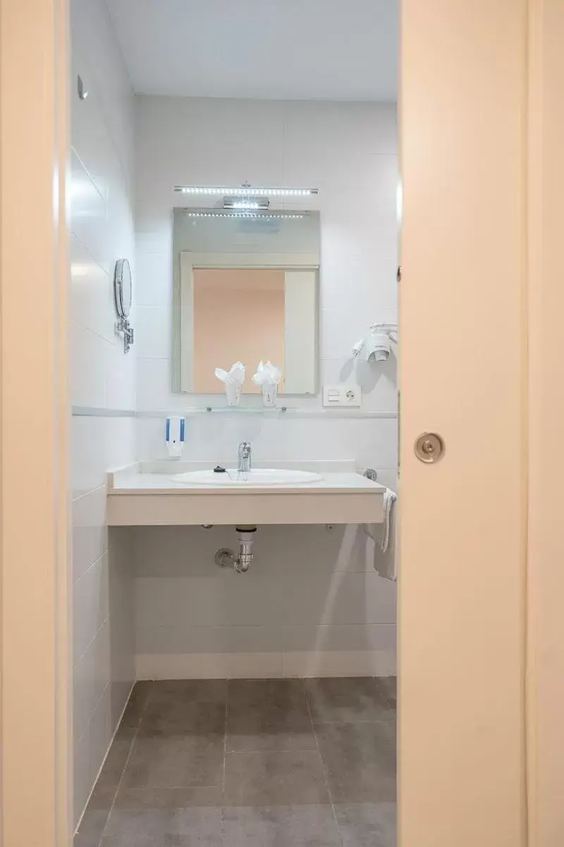 Bathroom in Apartamentos La Laguna