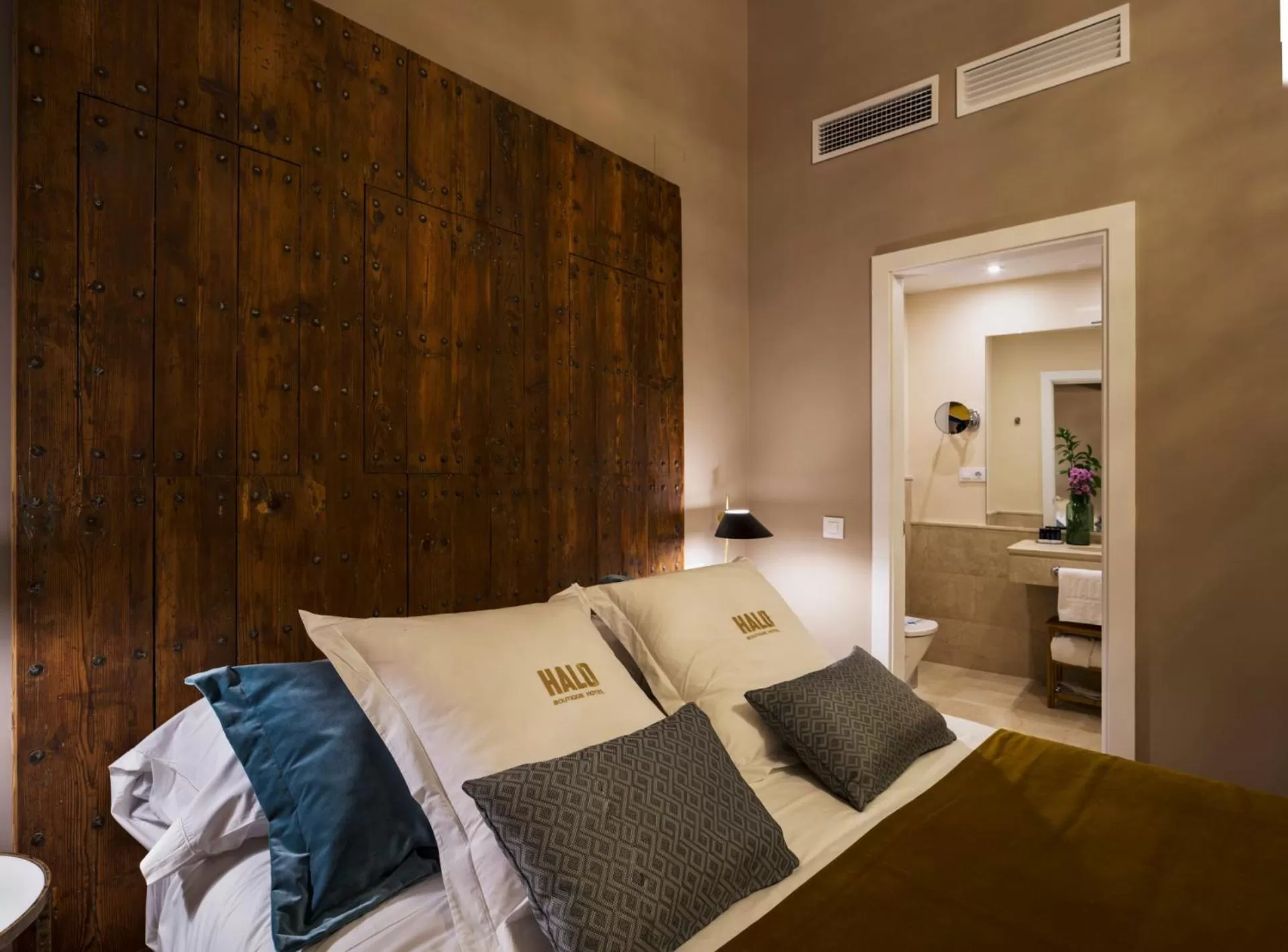 Photo of the whole room, Bed in Halo Boutique Hotel