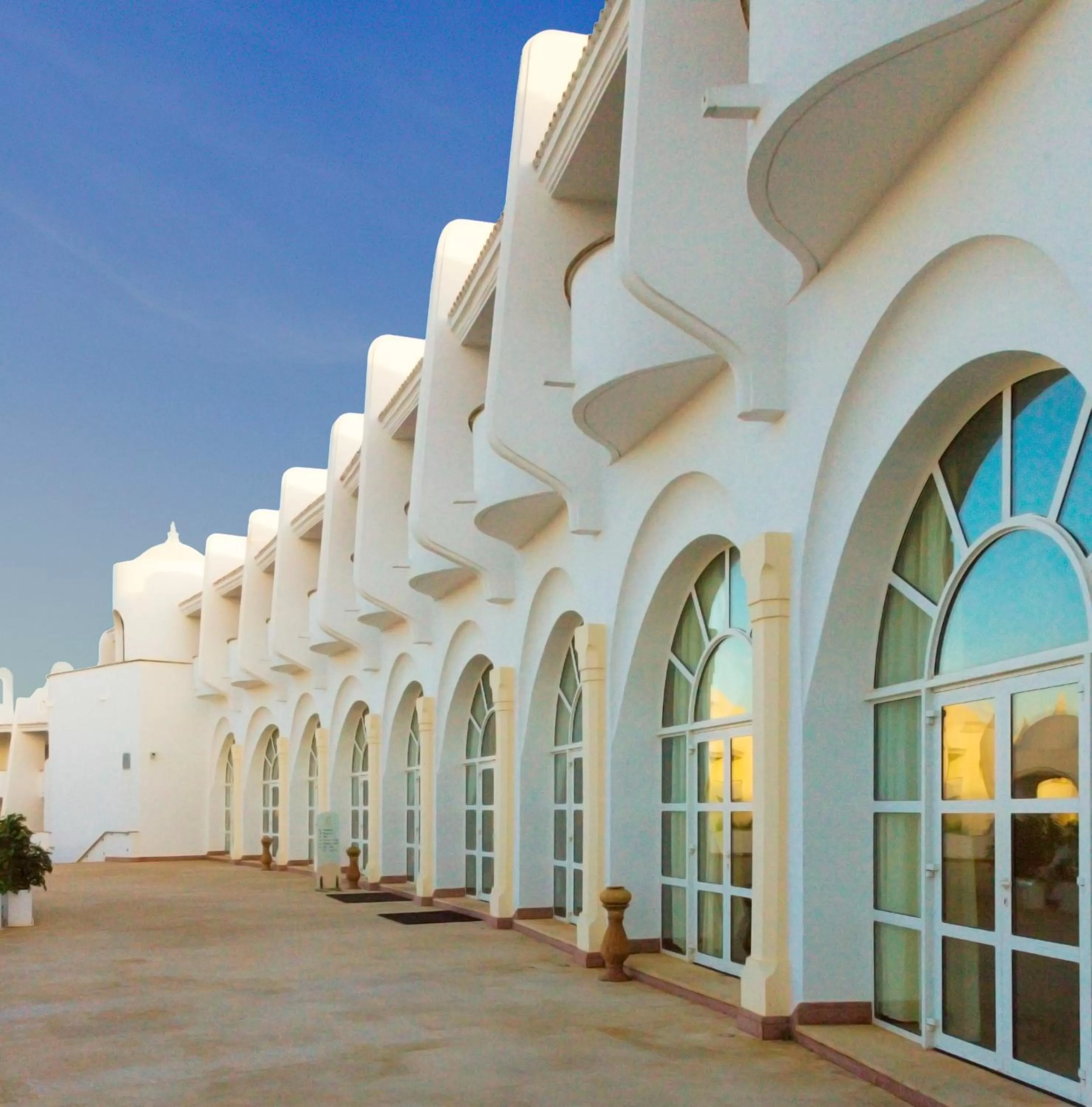 Facade/entrance in L' Amphitrite Palace Beach Resort & Spa
