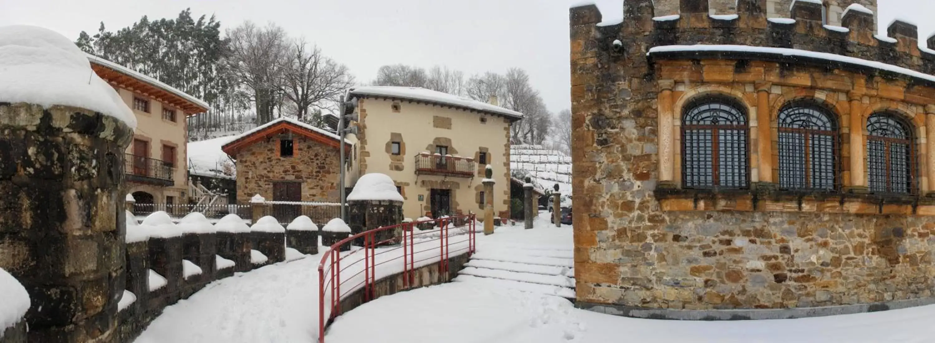 Facade/entrance, Winter in Batzarki