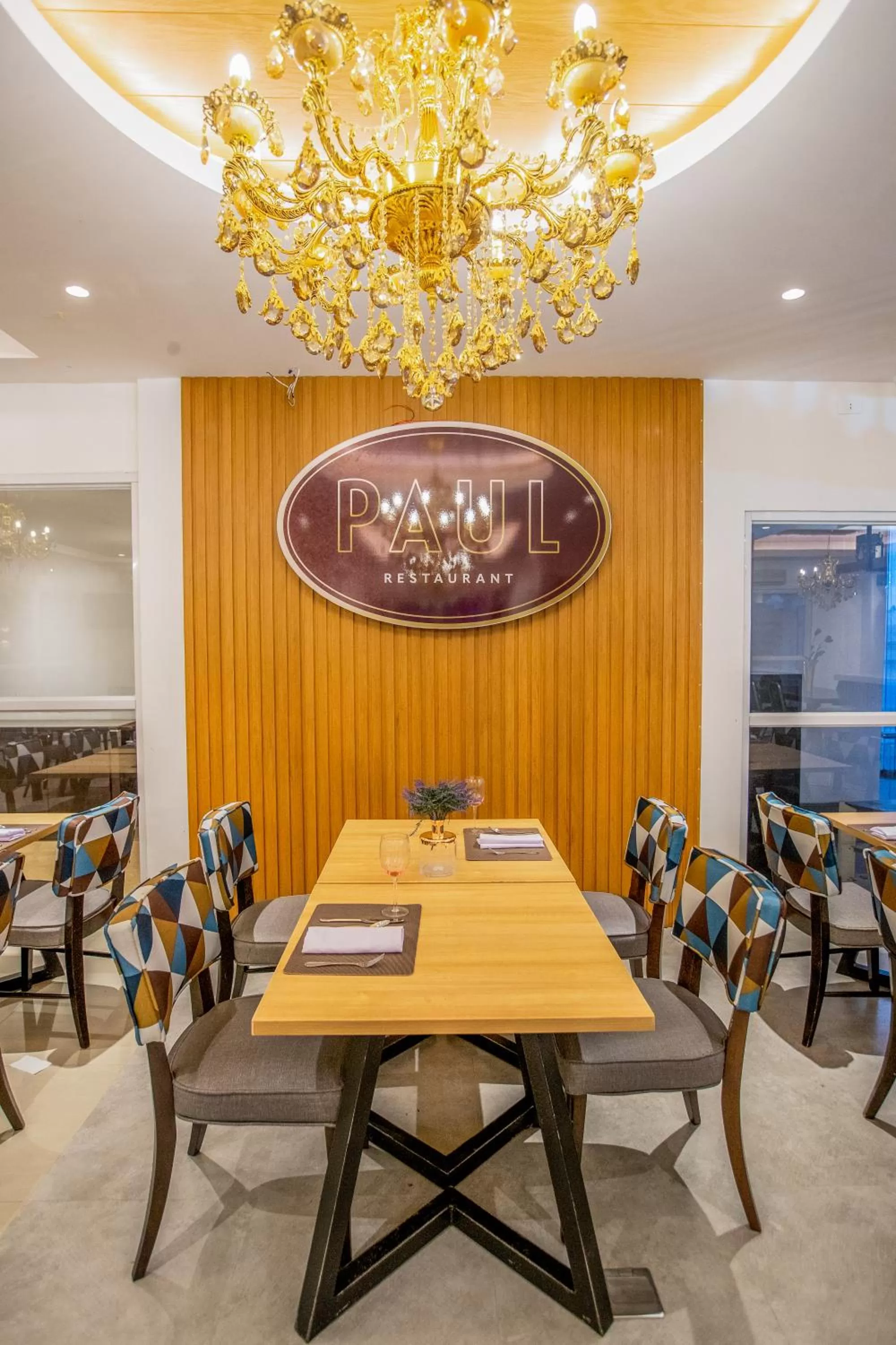 Restaurant/places to eat in Solano Hotel