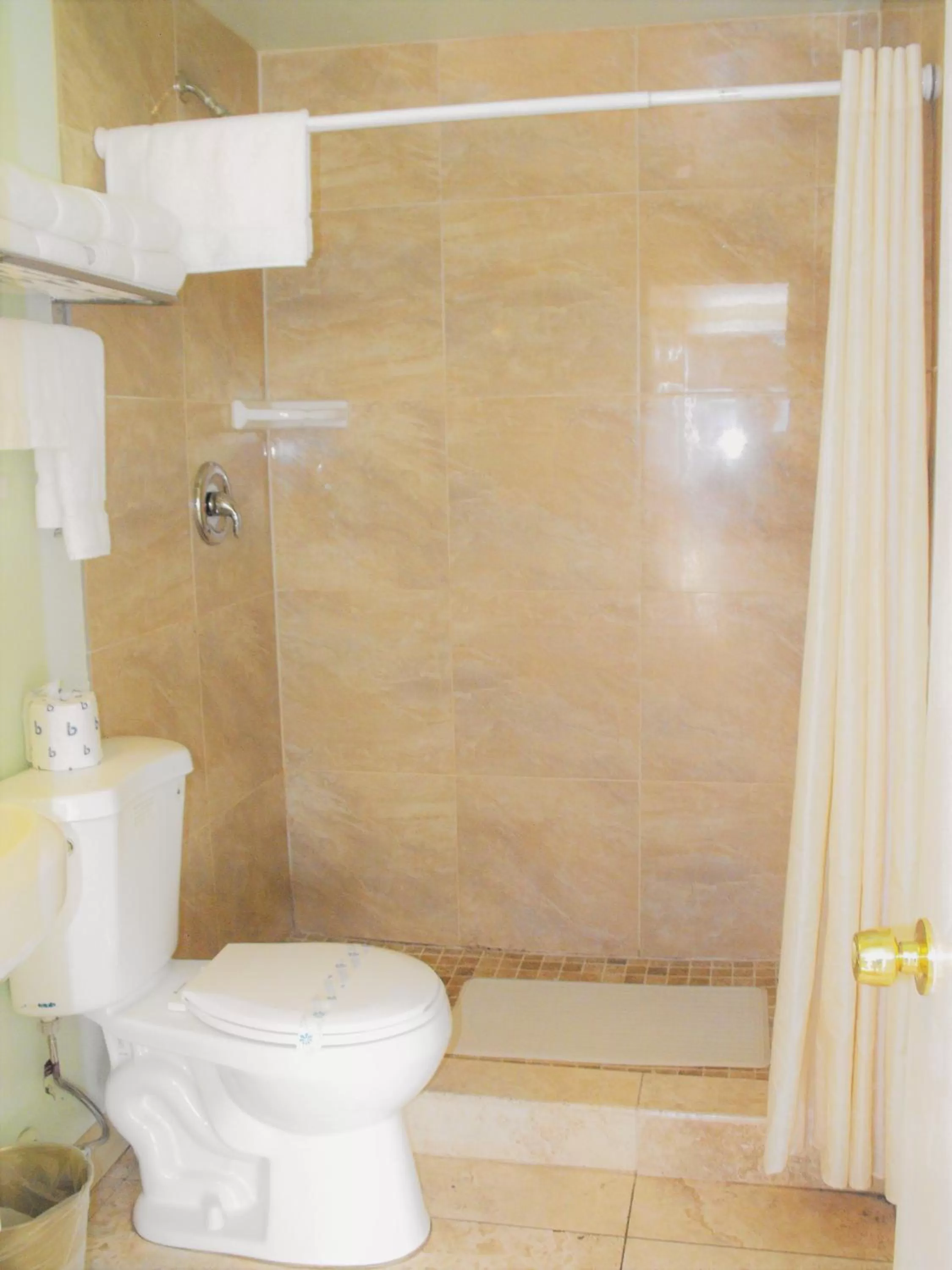 Eagle Crater Lake Inn