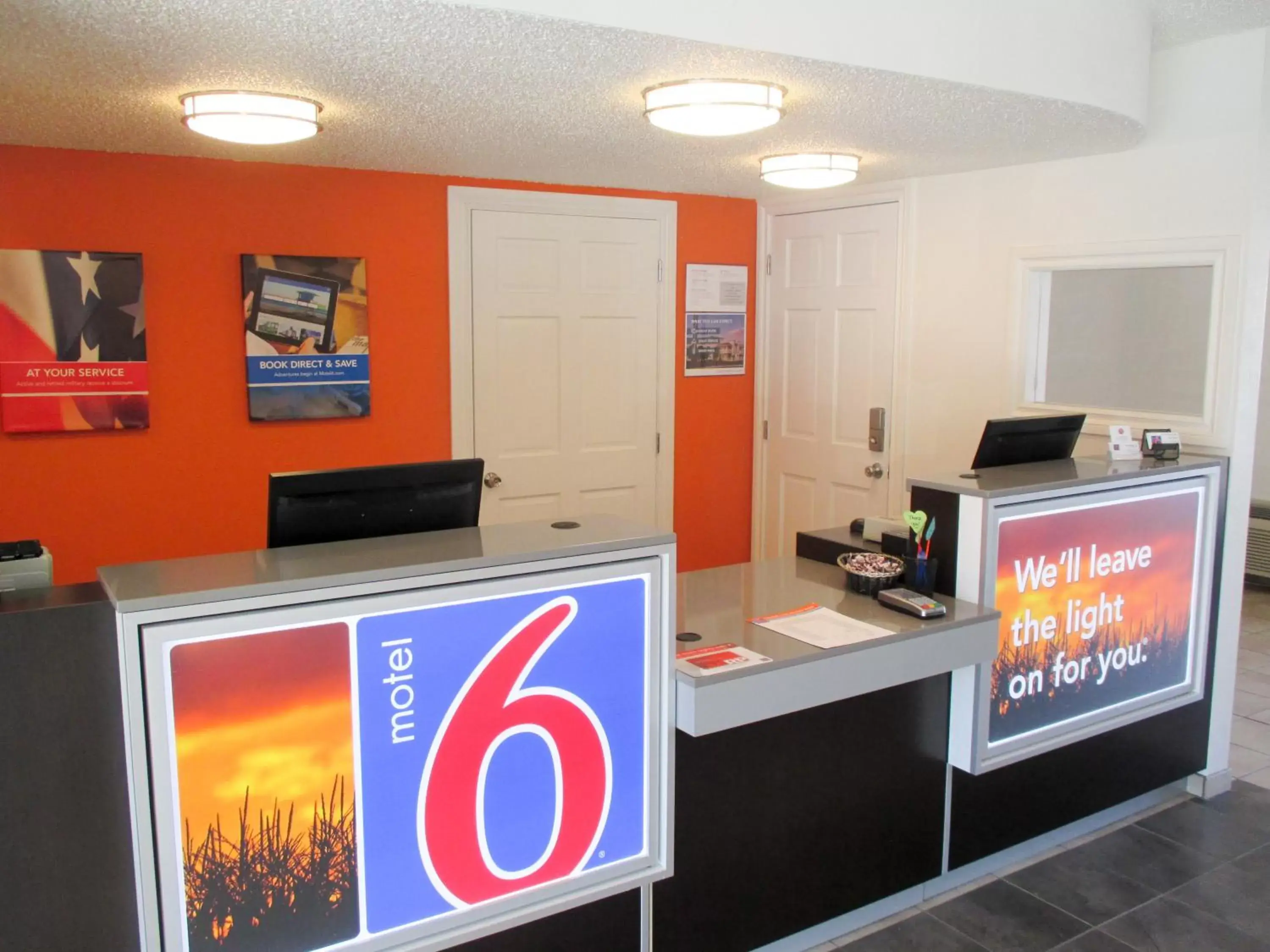 Lobby or reception in Motel 6-Butte, MT - Historic City Center