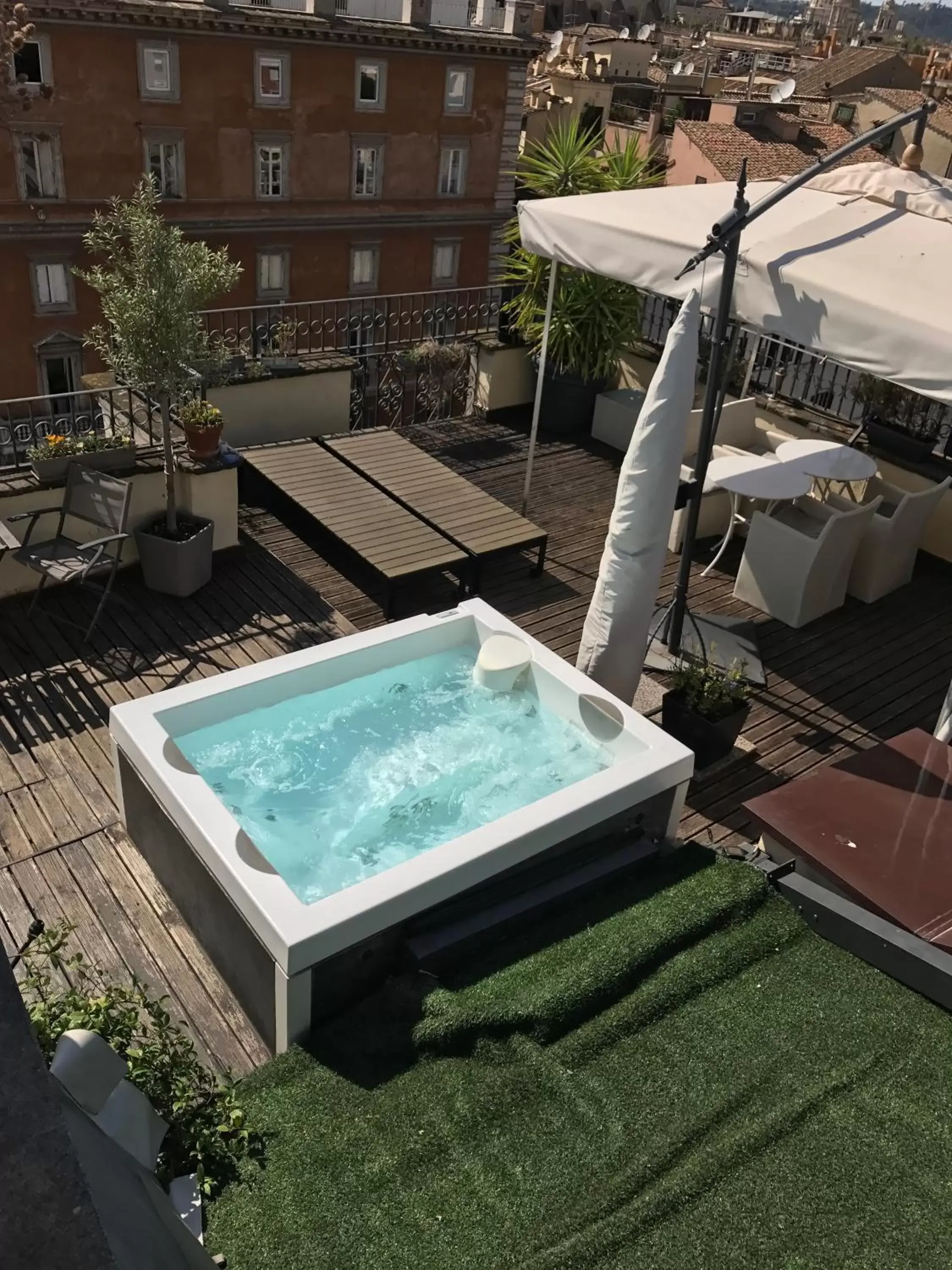 Property building, Swimming Pool in Relais Badoer