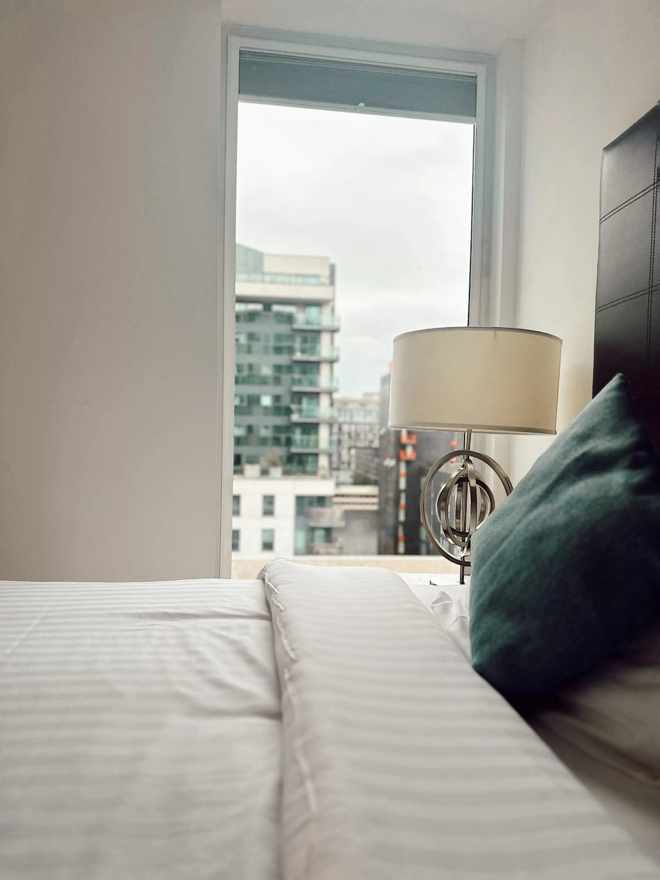 Bedroom, Bed in Canary Wharf - Luxury Apartments