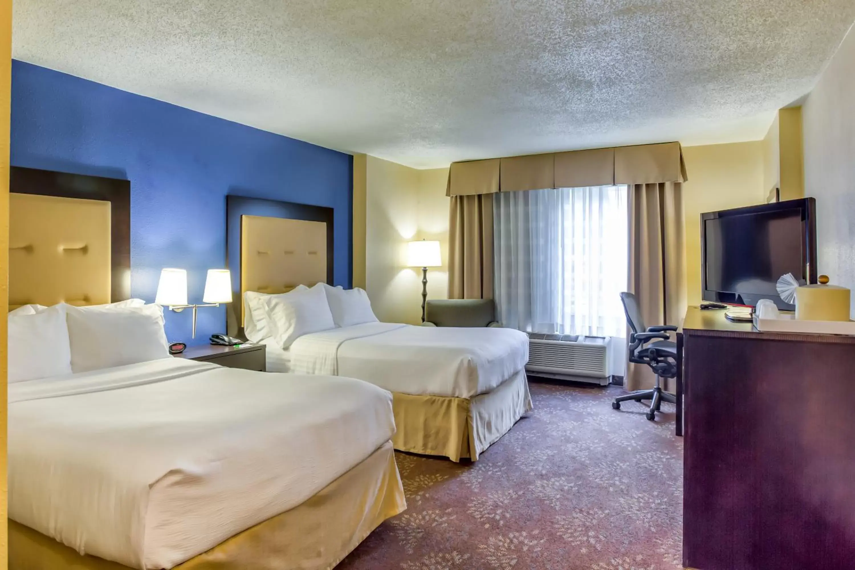 Photo of the whole room in Holiday Inn Indianapolis North-Carmel, an IHG Hotel