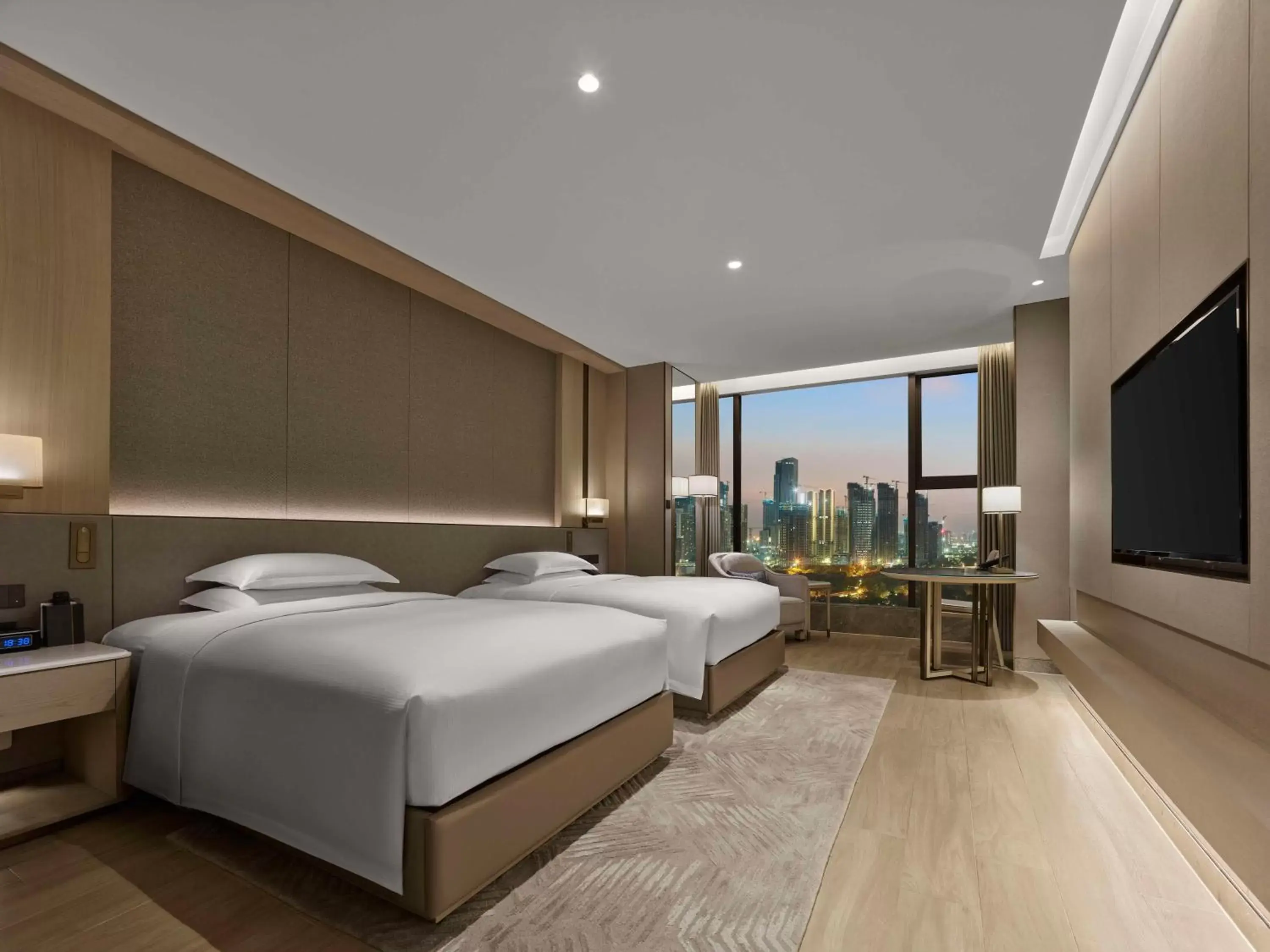 Bed in DoubleTree By Hilton Shenzhen Nanshan Hotel & Residences