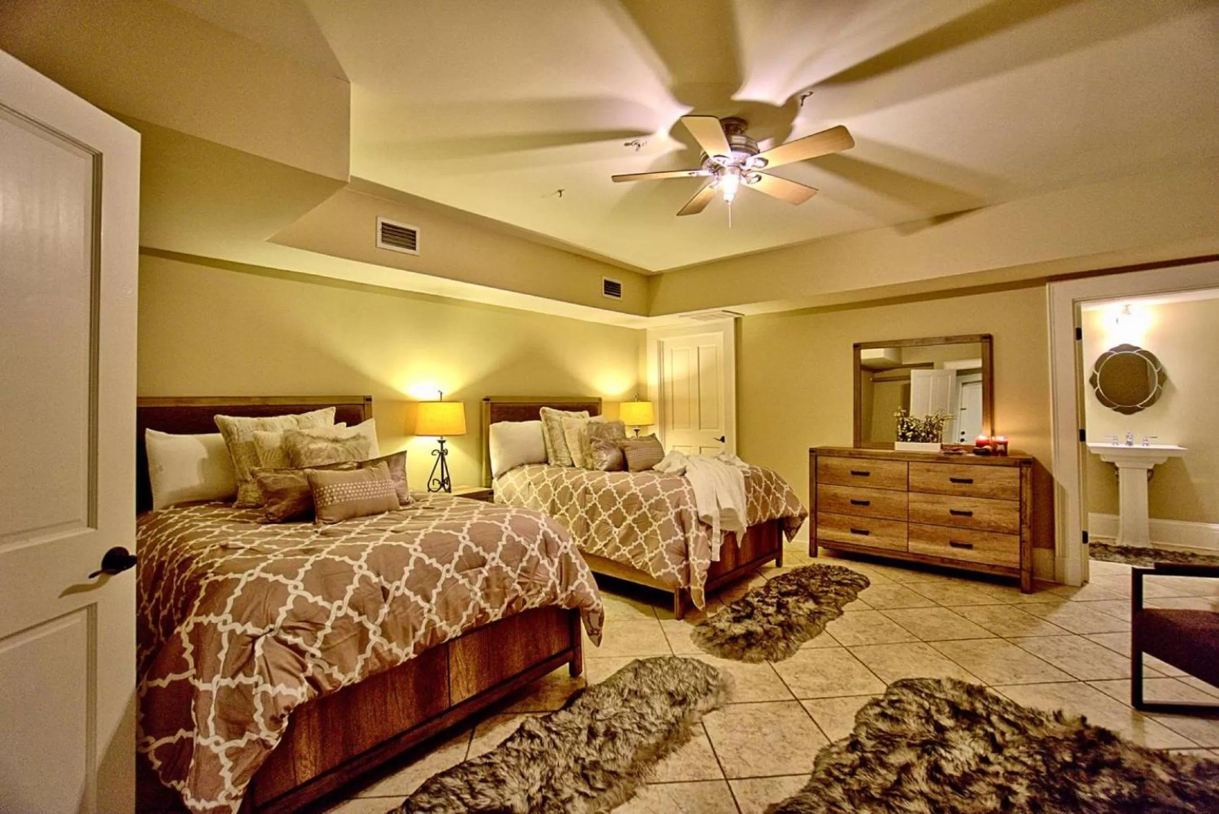 Bedroom, Bed in Comfy Carriage House Steps from the River