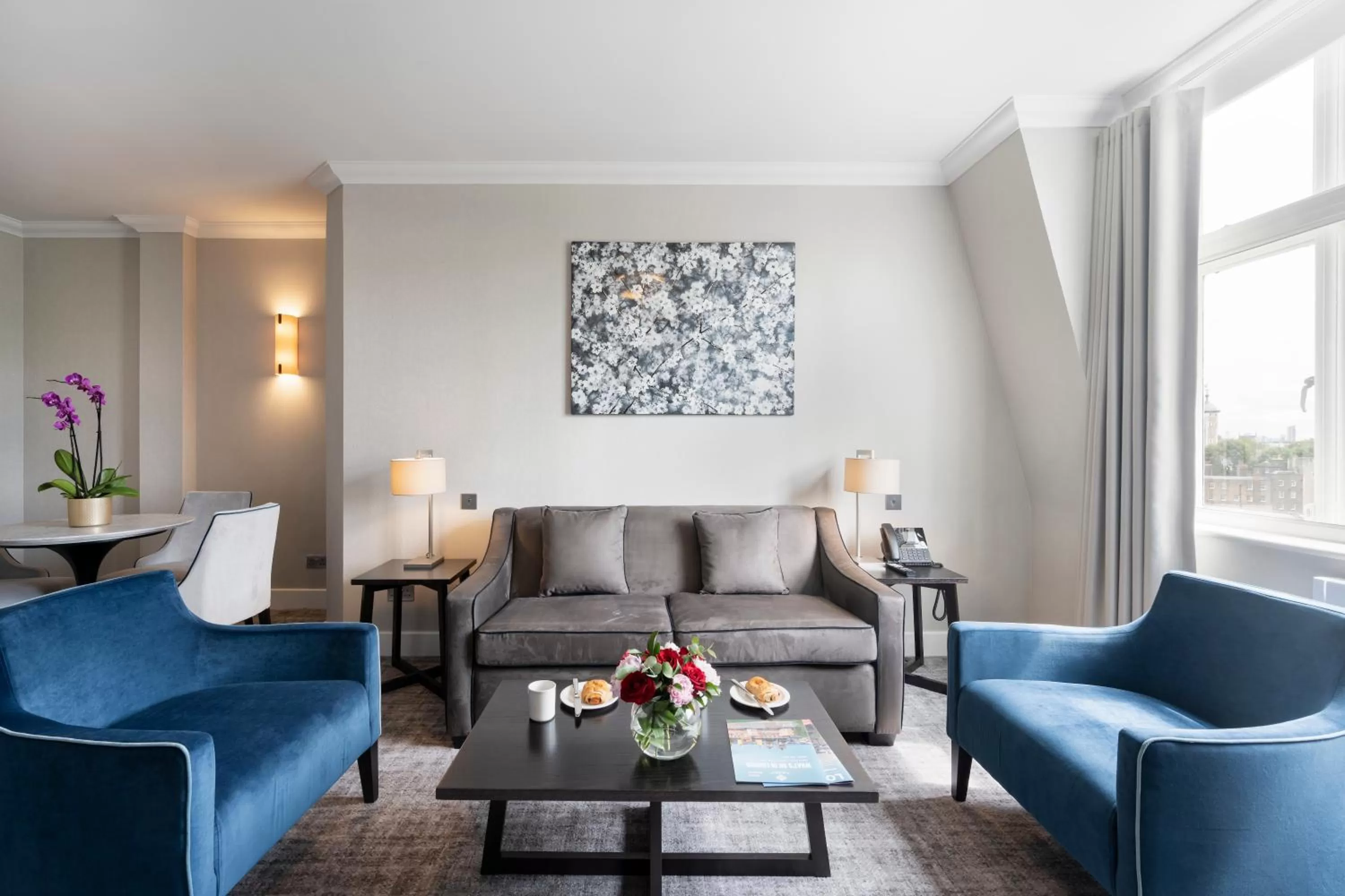 Living room in Tower Residences by Blue Orchid