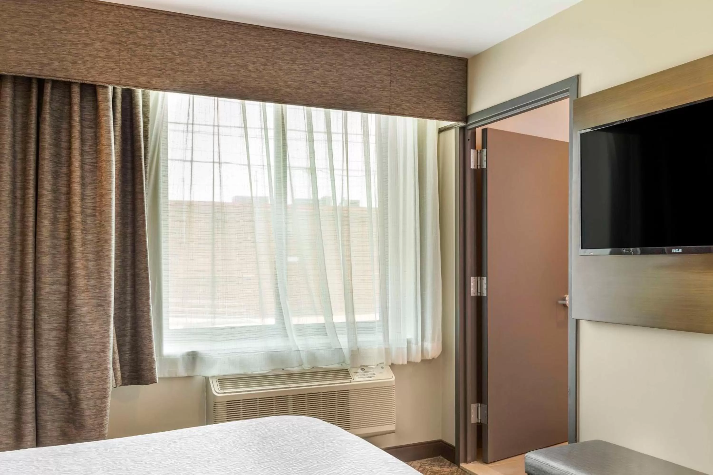 Bedroom, Bed in Best Western Brooklyn-Coney Island Inn