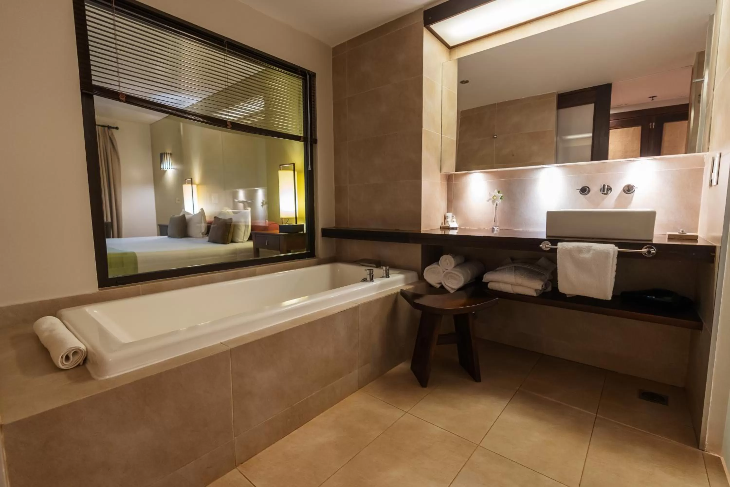 Bathroom, Bed in Loi Suites Iguazu Hotel