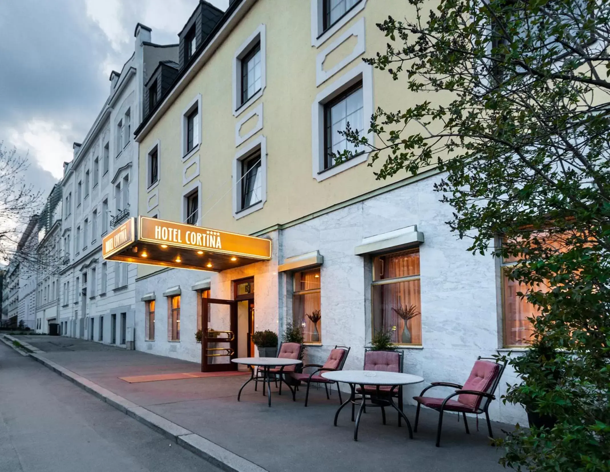 Facade/entrance, Property Building in Club Hotel Cortina