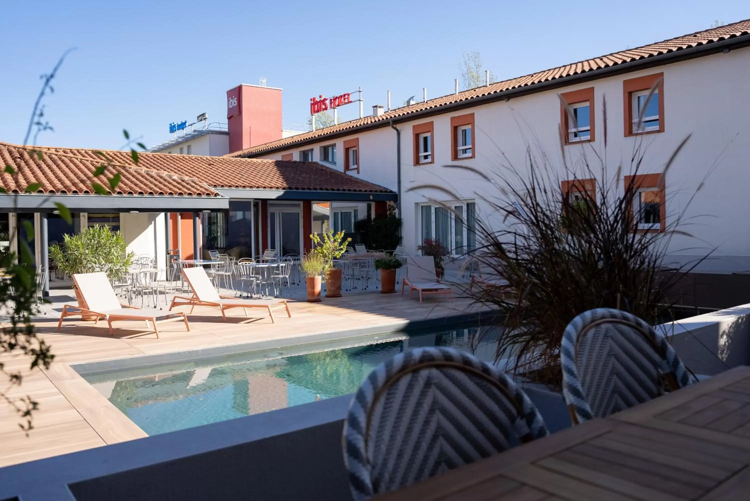 Patio, Swimming Pool in ibis Styles Montauban