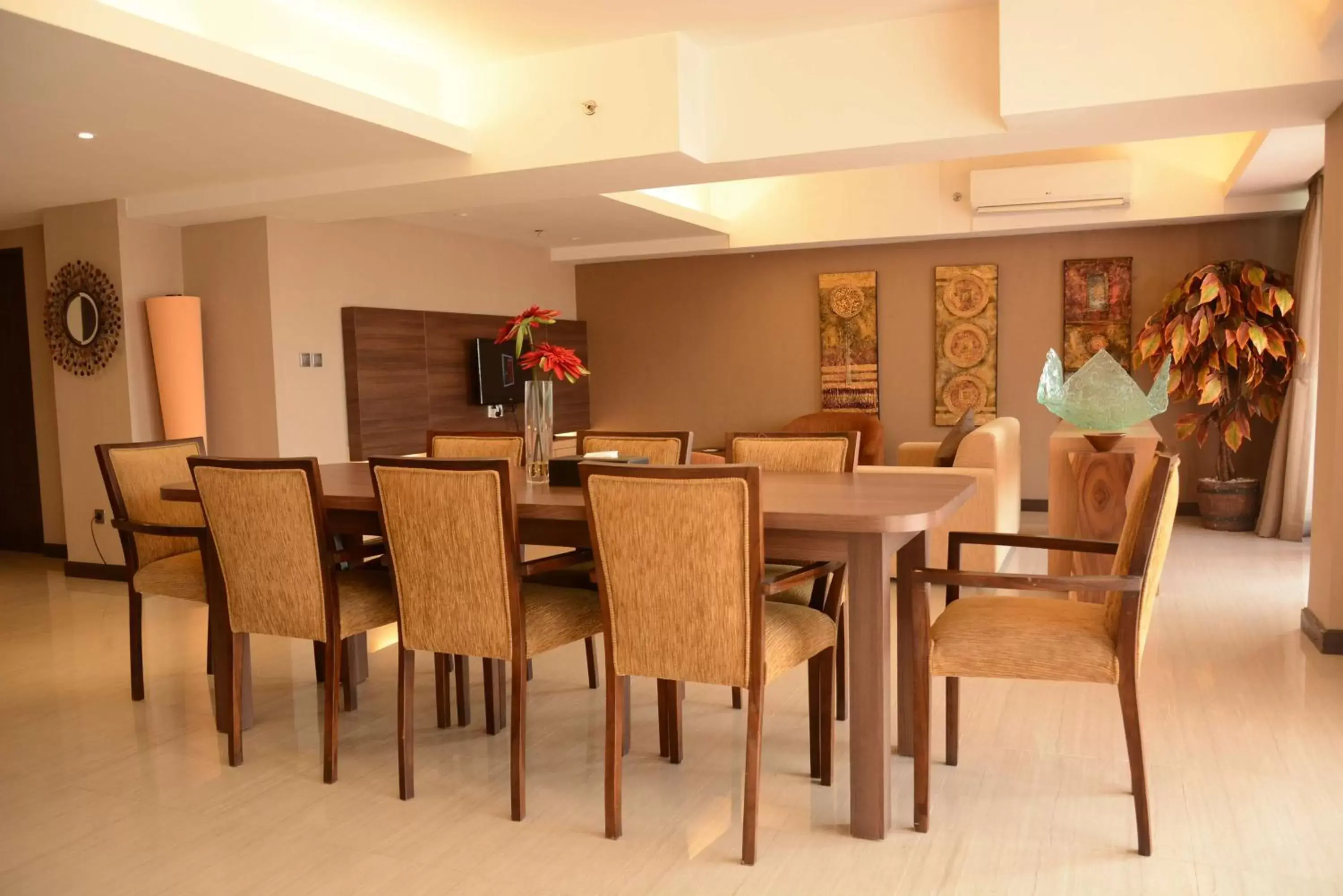 Photo of the whole room, Restaurant/Places to Eat in Ramada by Wyndham Bali Sunset Road Kuta