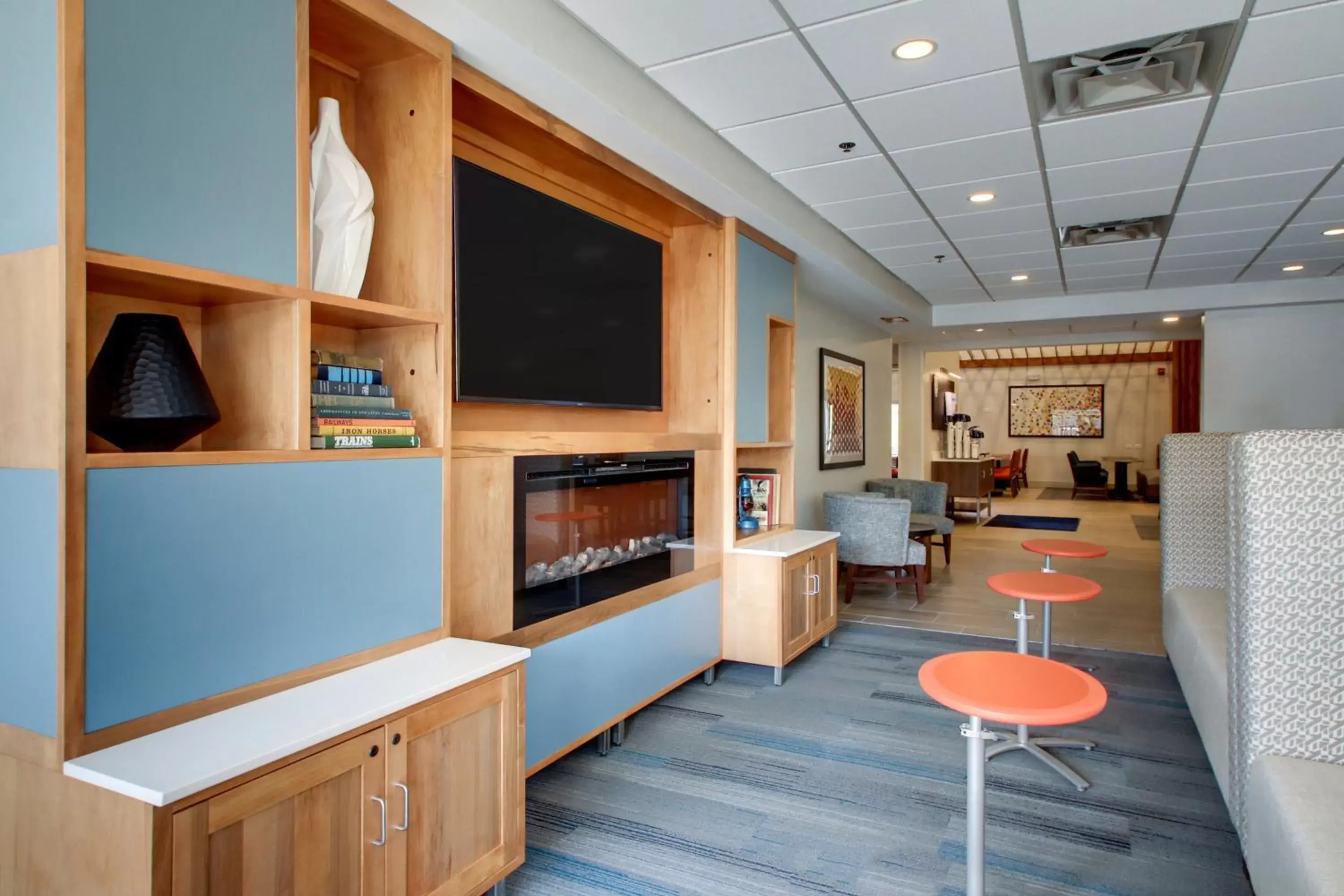 Property building, Seating Area in Holiday Inn Express & Suites Aurora - Naperville, an IHG Hotel