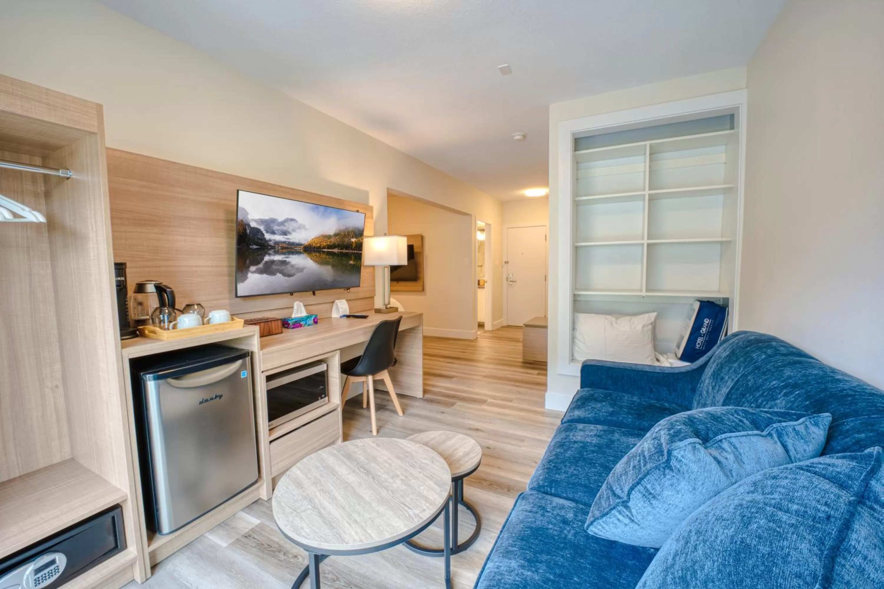 TV and multimedia in Harrison Grand Motel