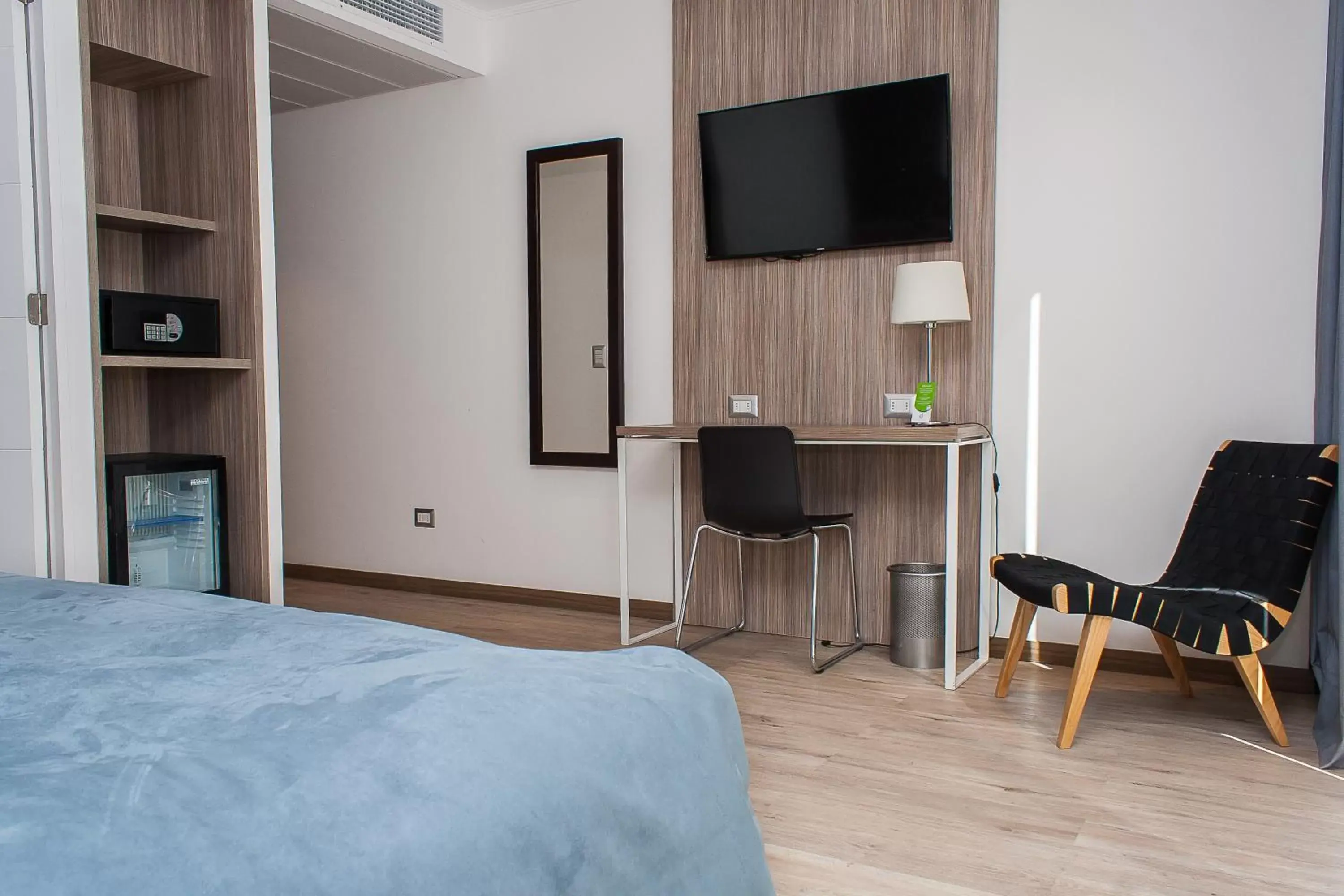 Bedroom, TV/Entertainment Center in Hotel Capital Bellet