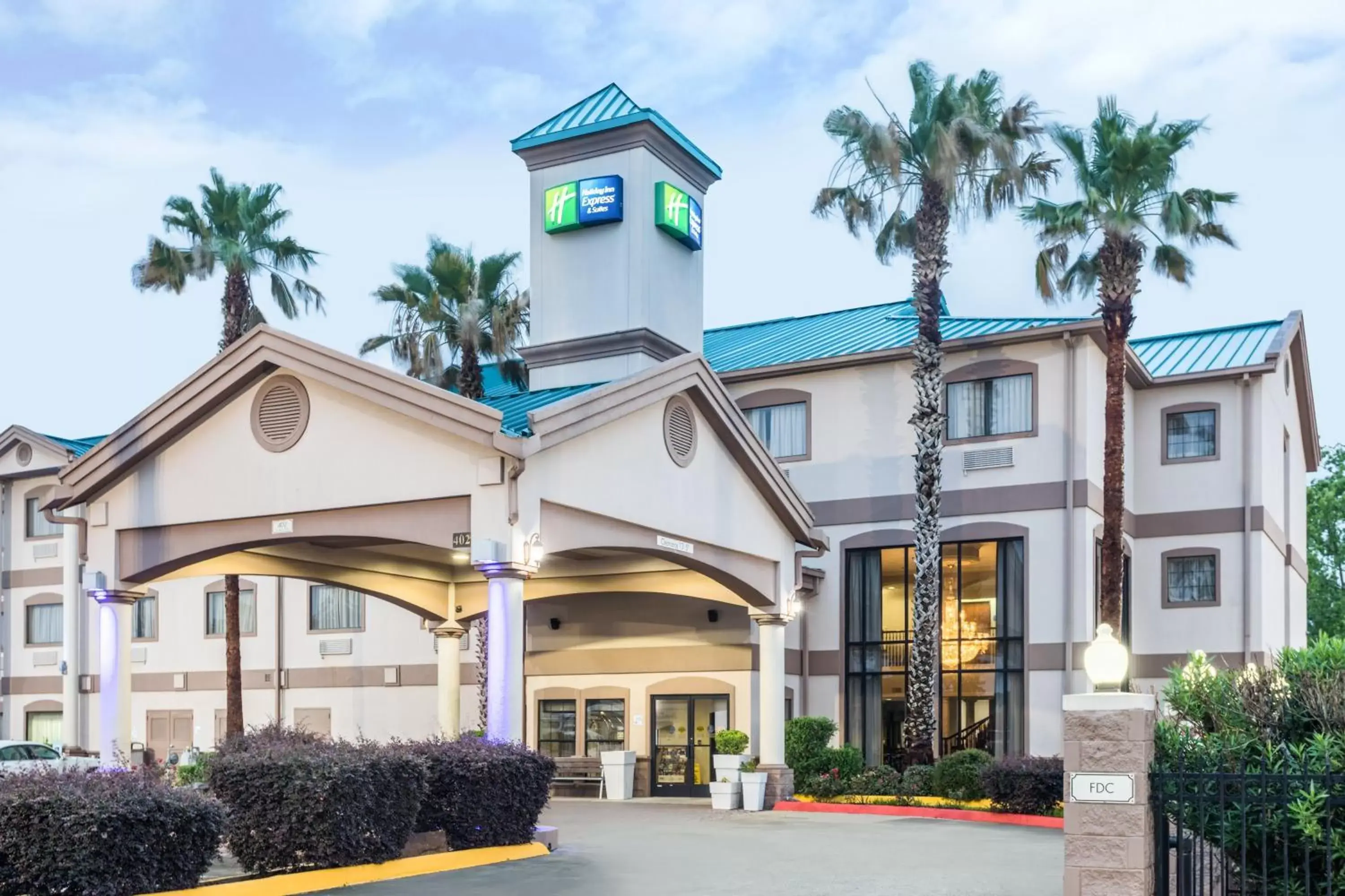 Property Building in Holiday Inn Express Hotel and Suites Lake Charles, an IHG Hotel