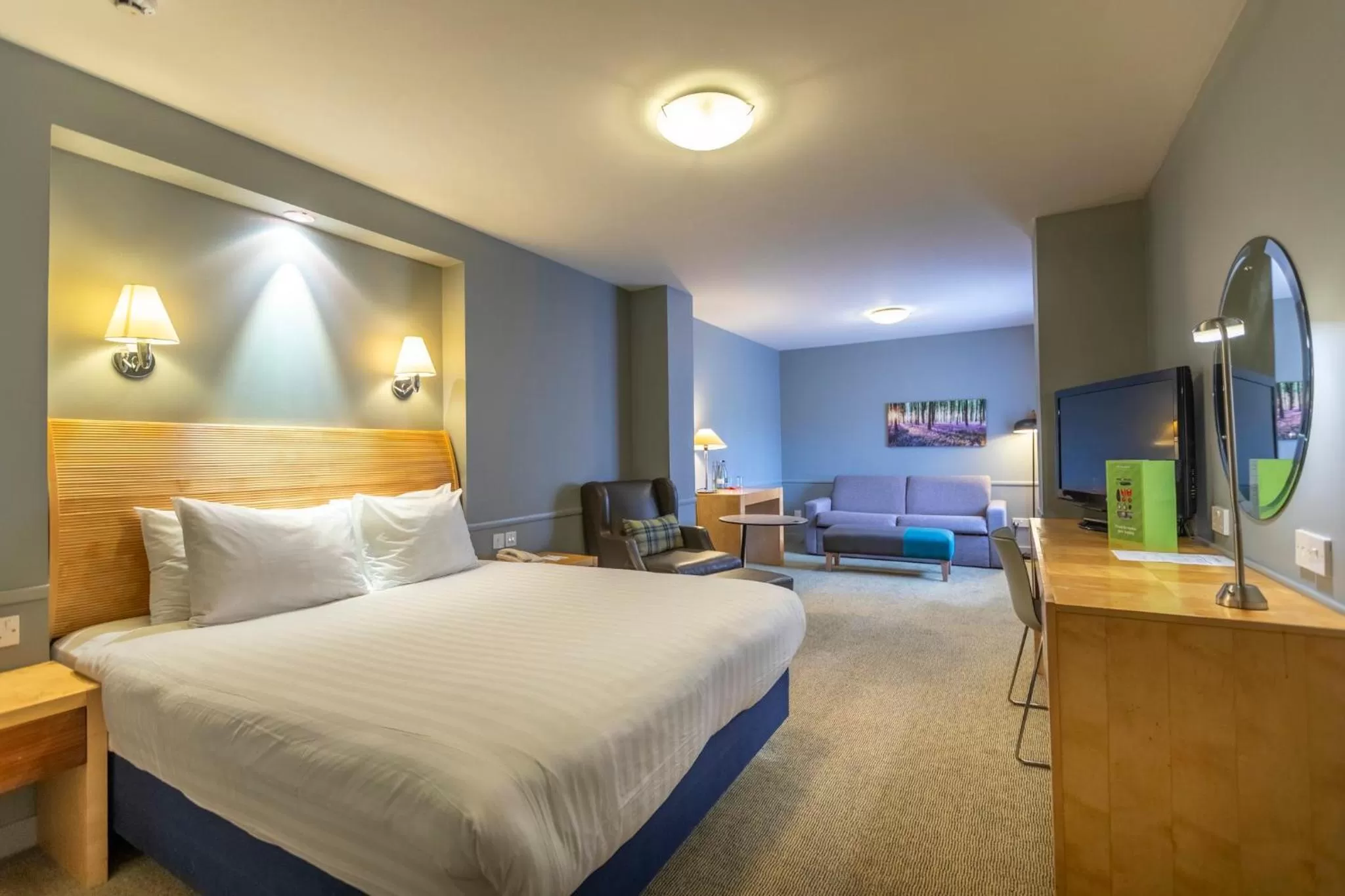 Photo of the whole room, Bed in Holiday Inn Guildford by IHG