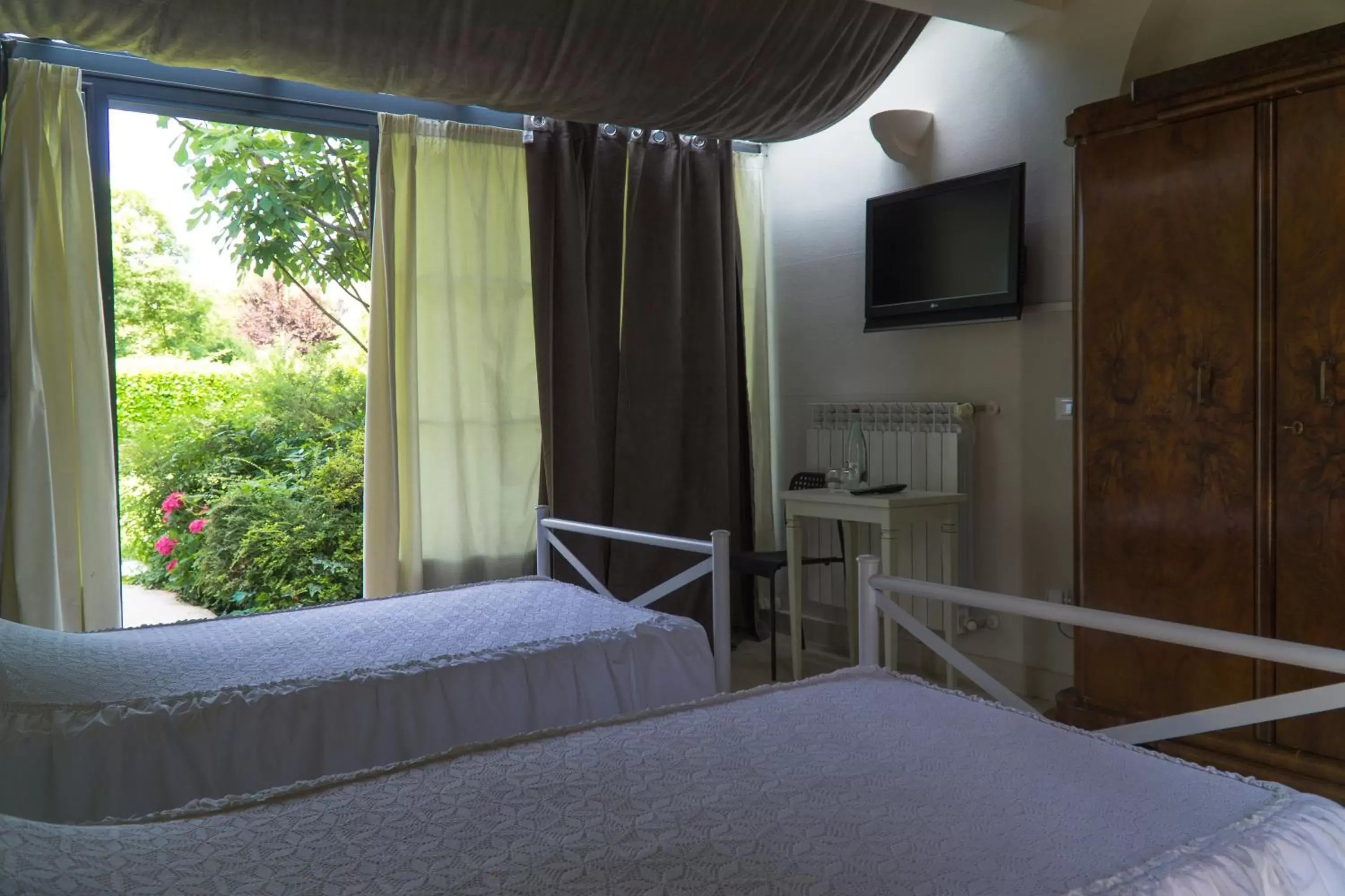 Bed in Villa Franca in Franciacorta