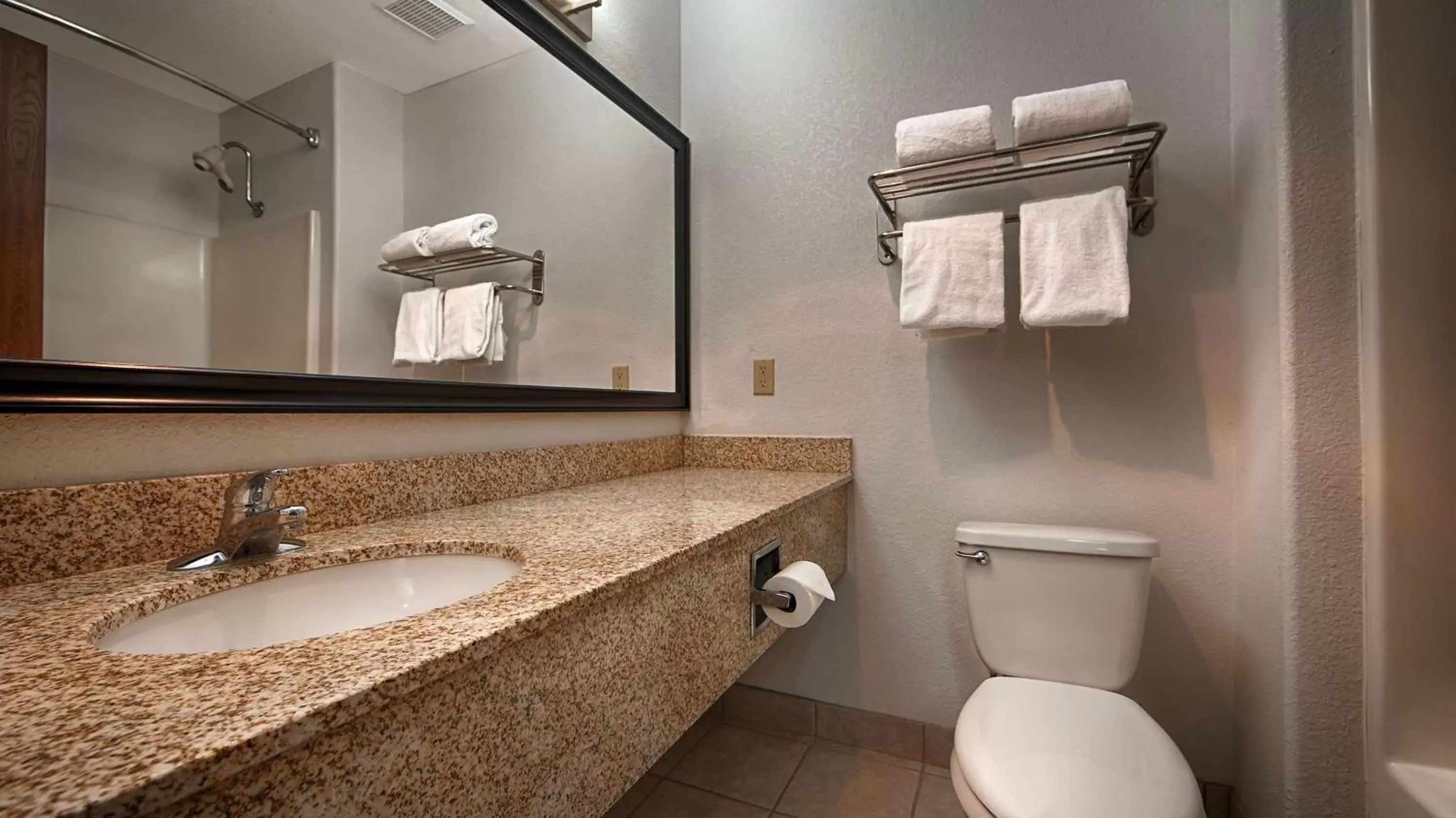 Photo of the whole room, Bathroom in Best Western Parker Inn