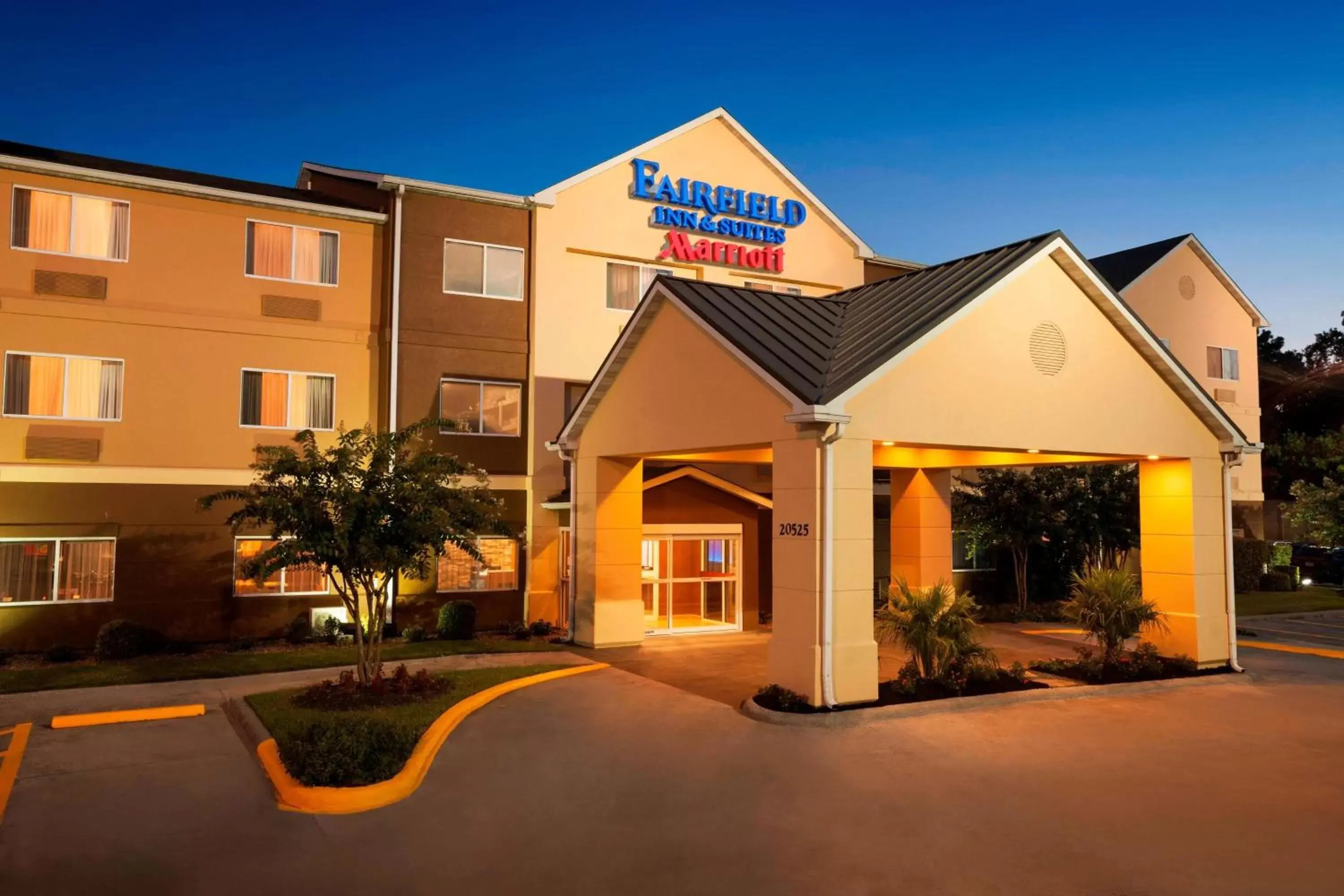 Property Building in Fairfield Inn & Suites Houston Humble