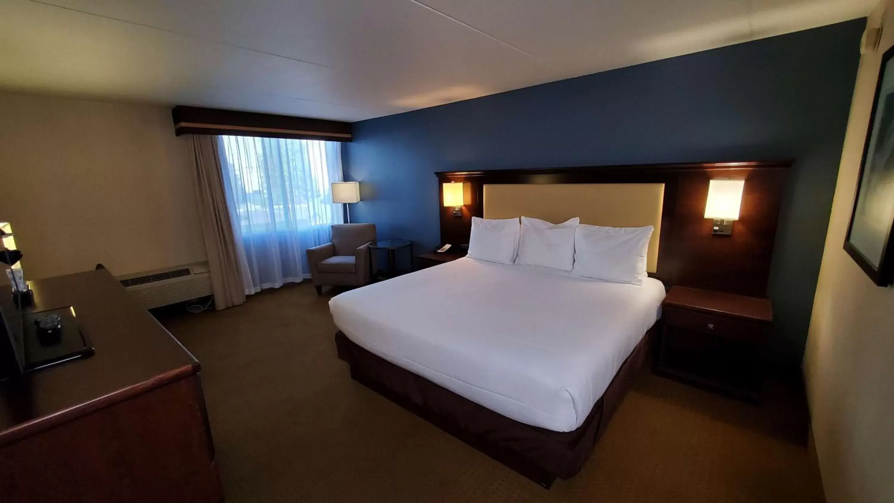 Photo of the whole room, Bed in Best Western Plus Coeur d'Alene Inn