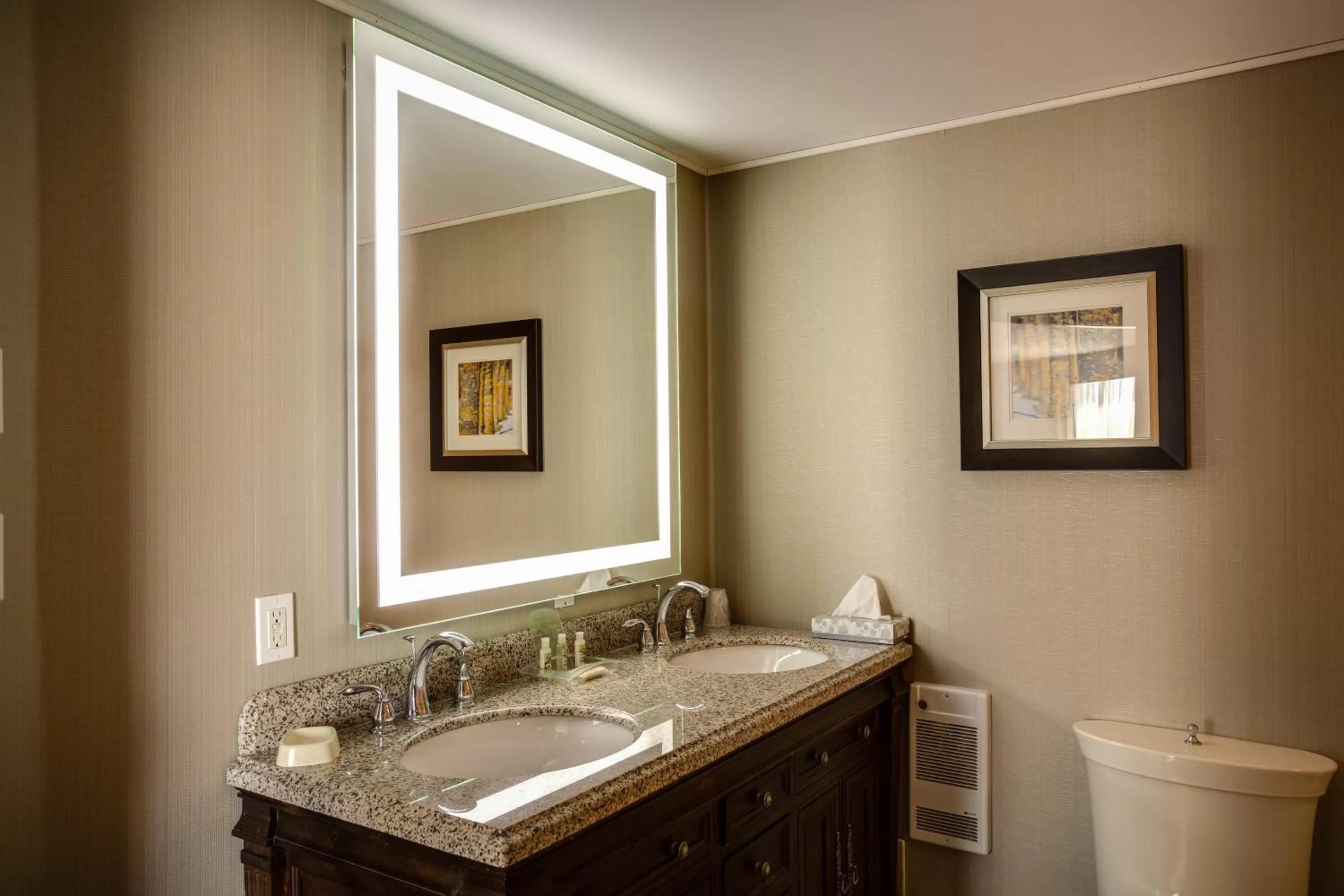 King Suite with Spa Bath in Holiday Inn Sudbury, an IHG Hotel