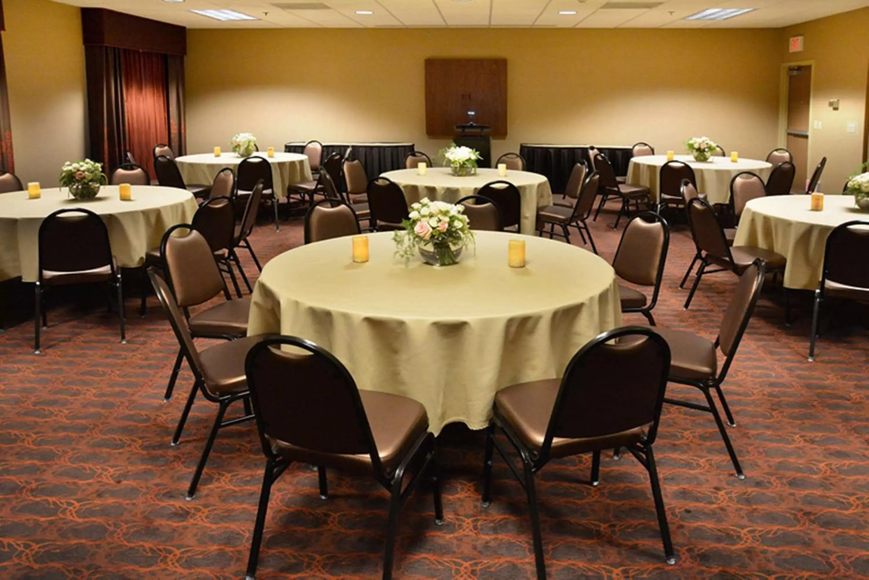 Meeting/conference room, Restaurant/Places to Eat in Hampton Inn Medford