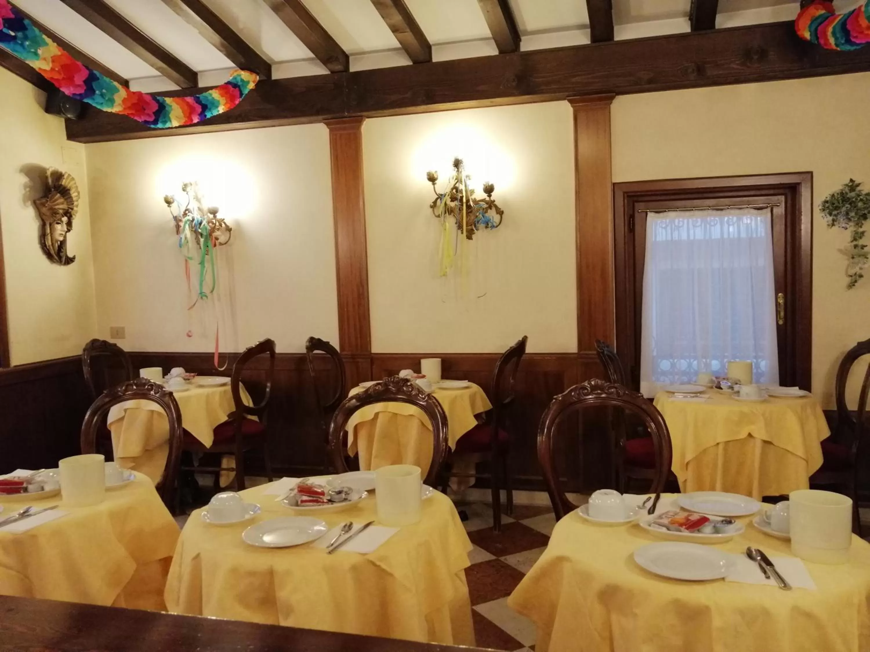 Communal lounge/ TV room in Hotel Falier