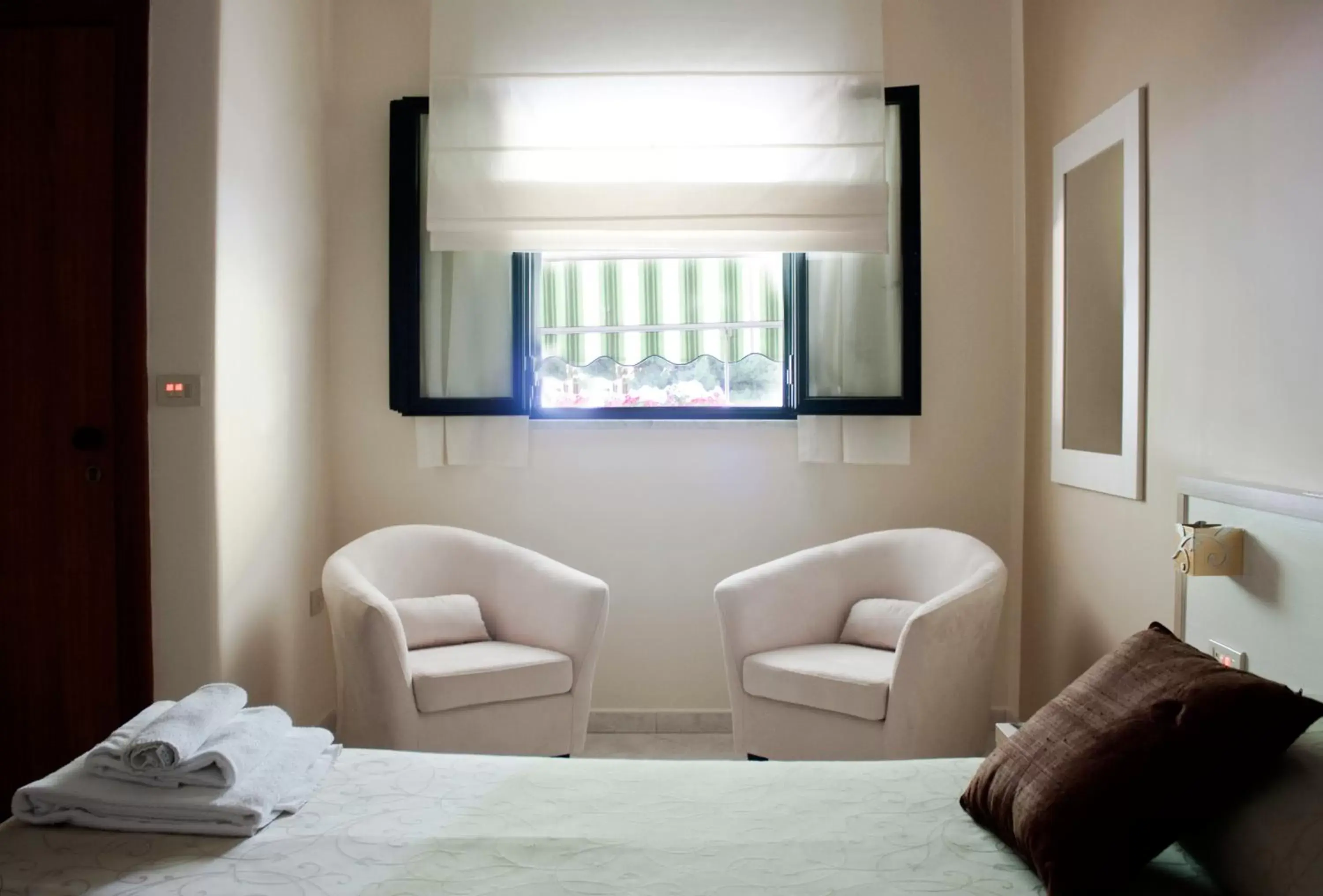 Bed, Seating Area in Hotel Residence Nemo