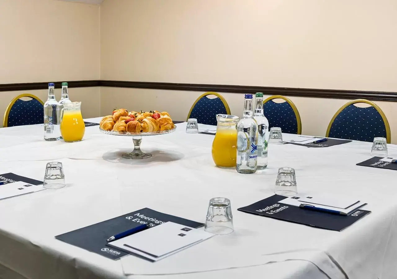 Meeting/conference room, Restaurant/Places to Eat in Dragonfly Hotel Bury St Edmunds
