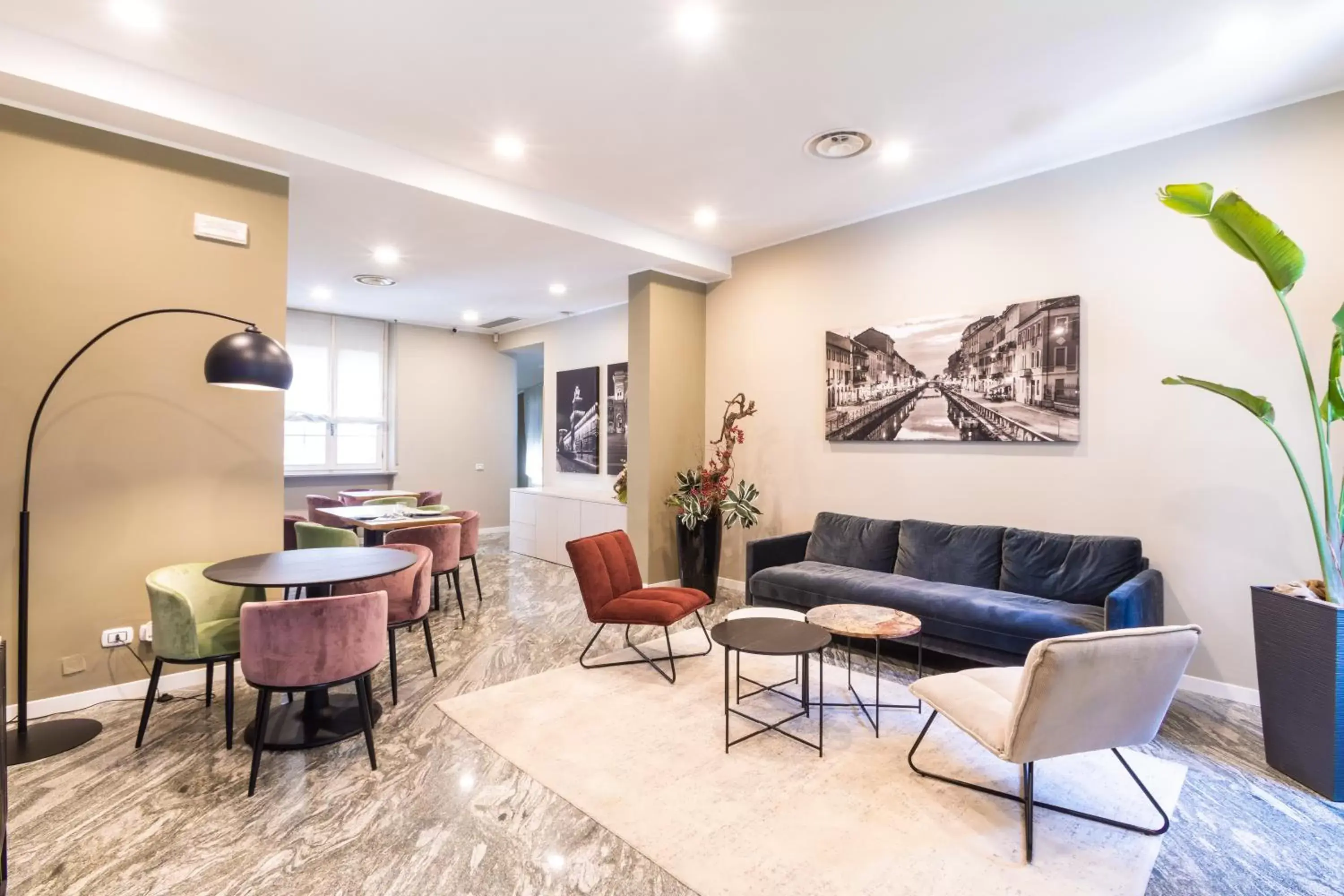 Seating Area in Martini Suite