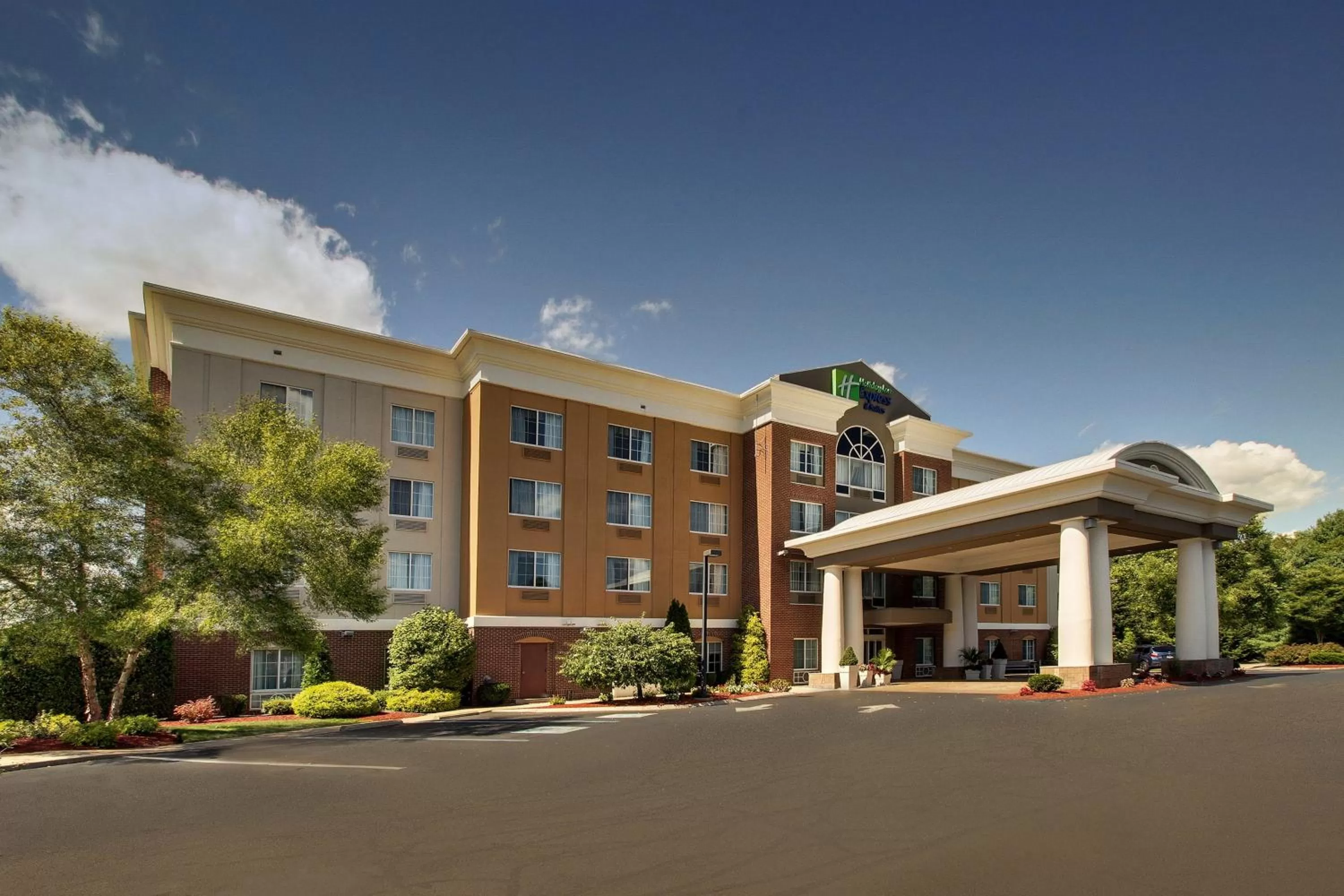 Property building in Holiday Inn Express Hotel & Suites Middleboro Raynham by IHG