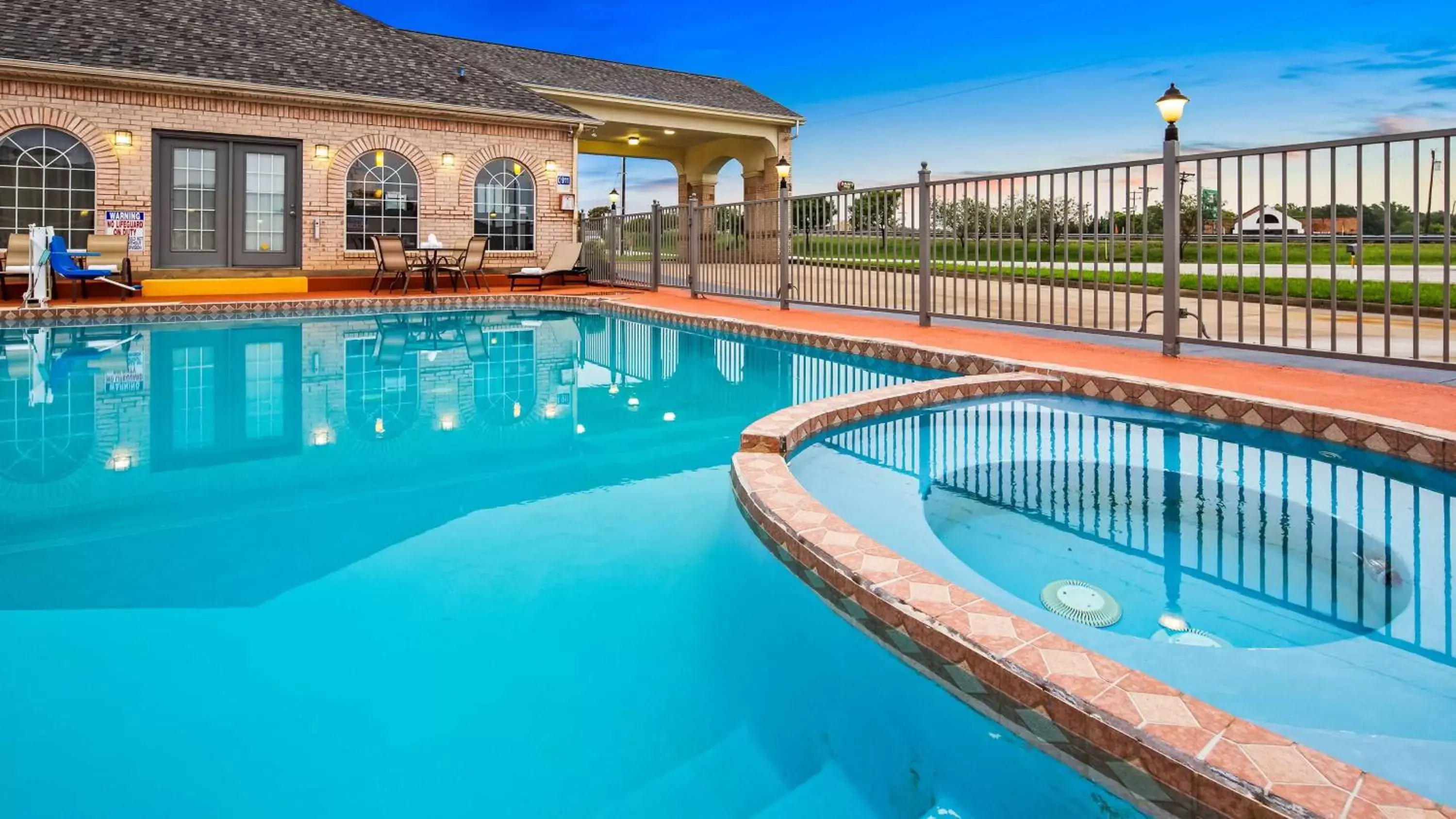 On site, Swimming Pool in Best Western La Hacienda Inn