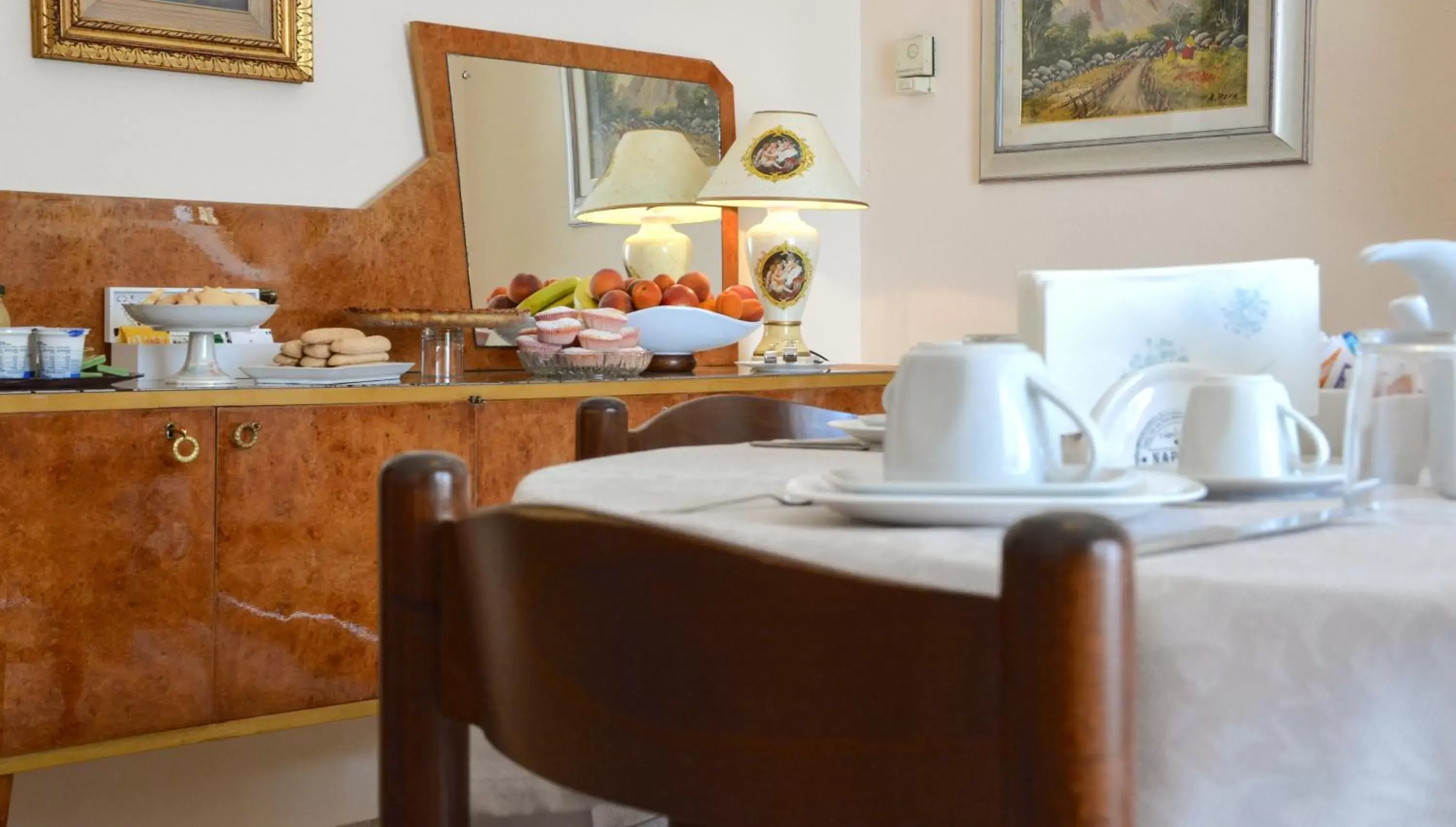 Living room, Kitchen/Kitchenette in B&B La Genziana