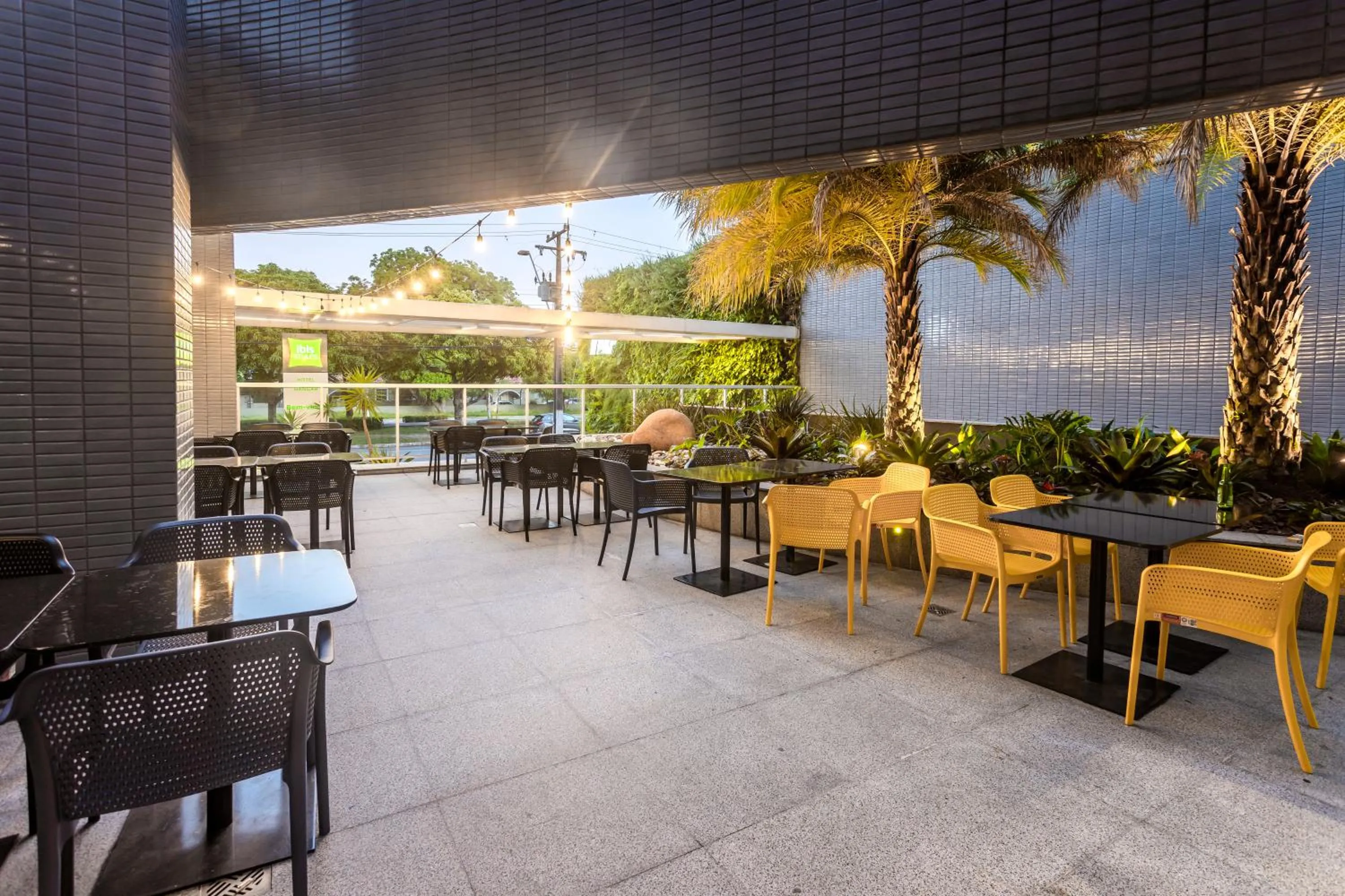 Restaurant/places to eat in Ibis Styles Belém Hangar