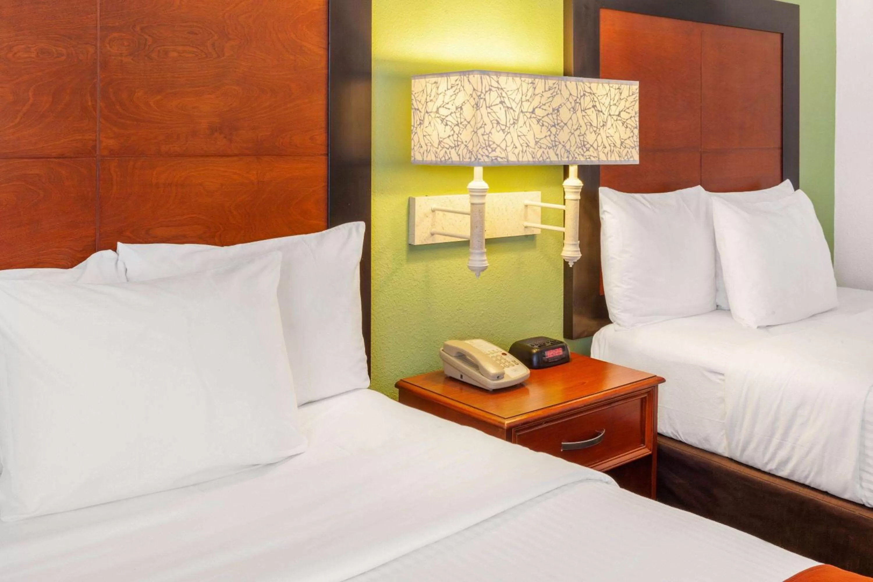 Photo of the whole room, Bed in La Quinta by Wyndham Cd Juarez Near US Consulate