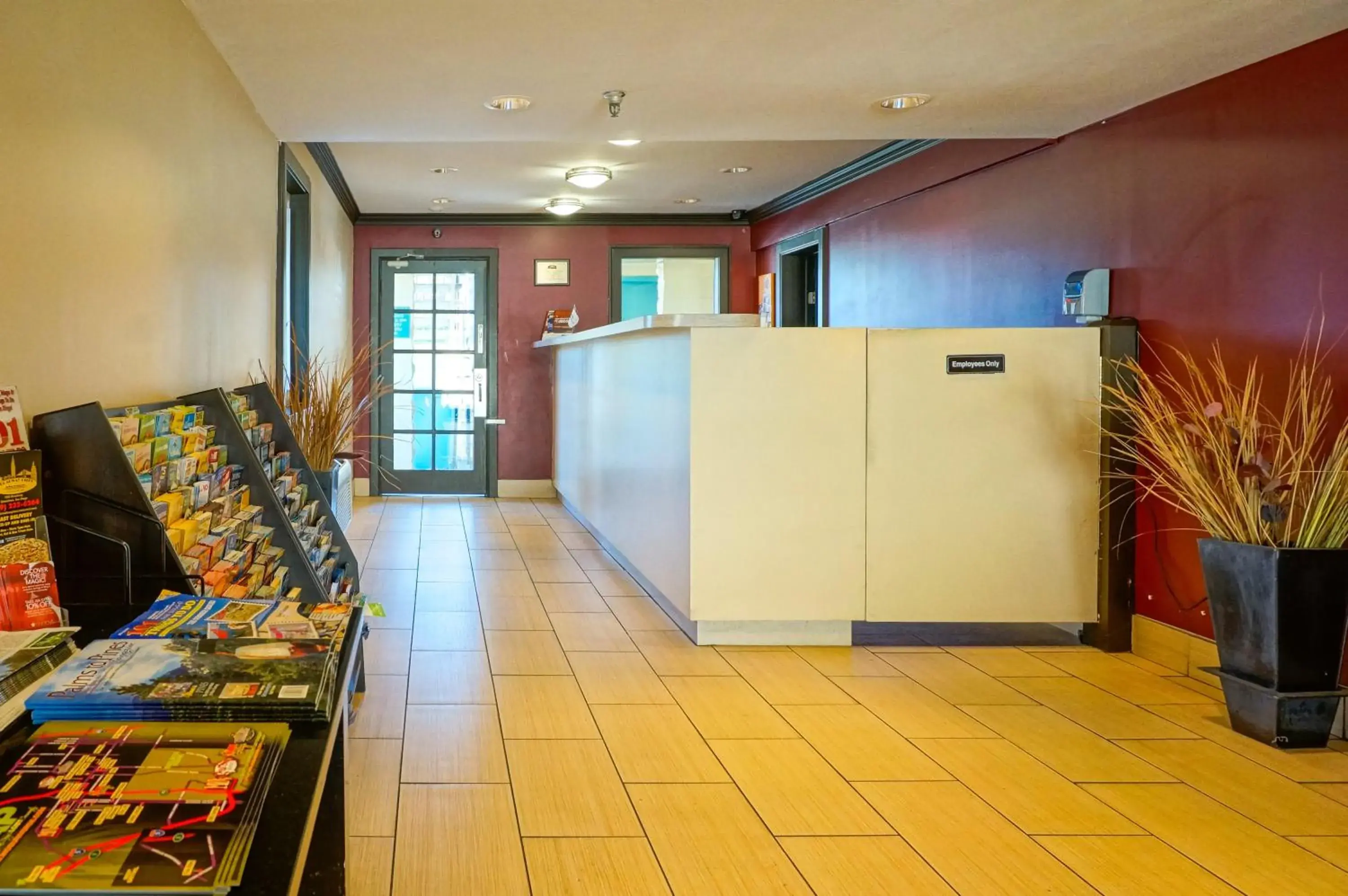 Lobby or reception, Lobby/Reception in Howard Johnson by Wyndham San Diego Hotel Circle