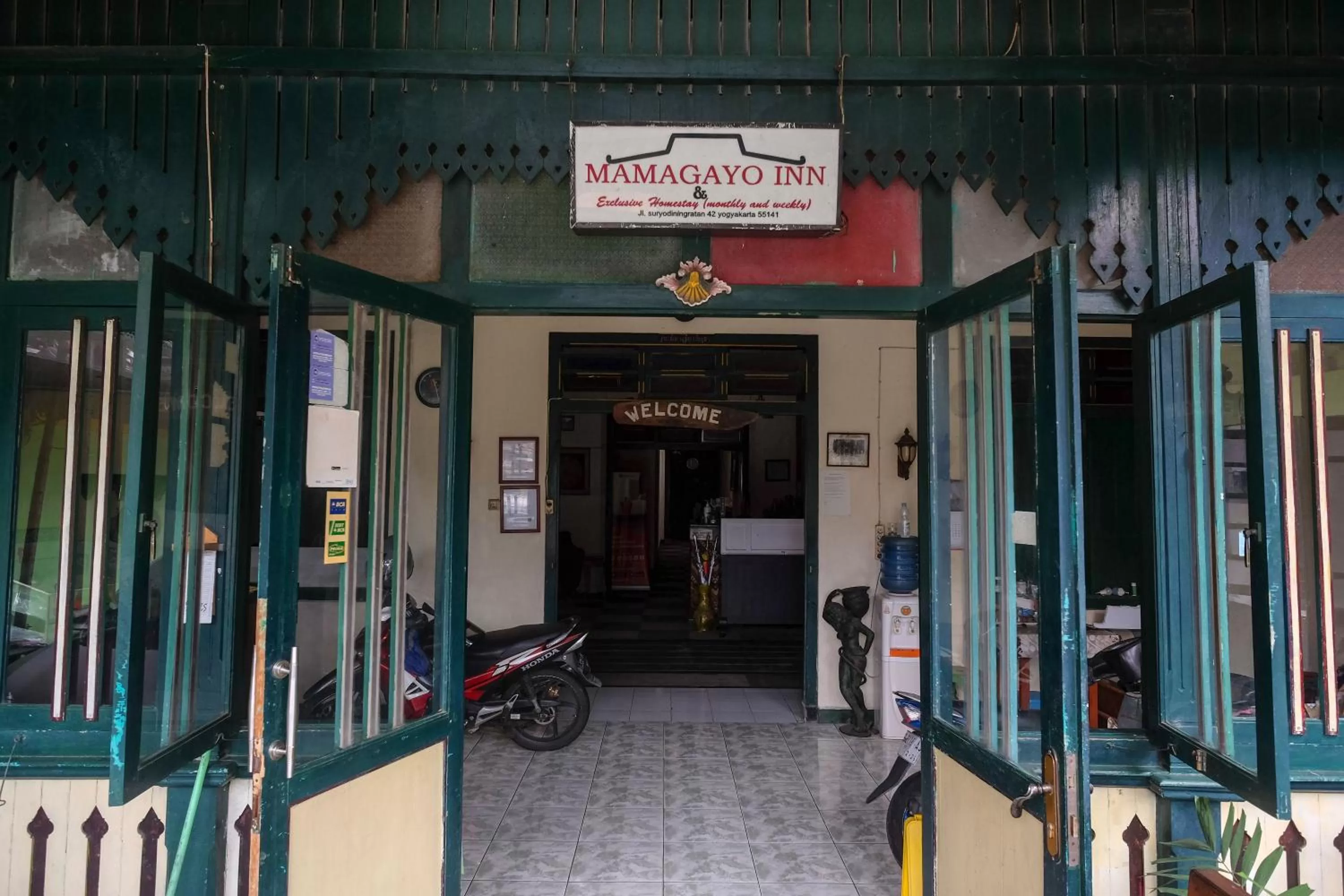 Facade/entrance in RedDoorz at Mamagayo Inn Yogyakarta