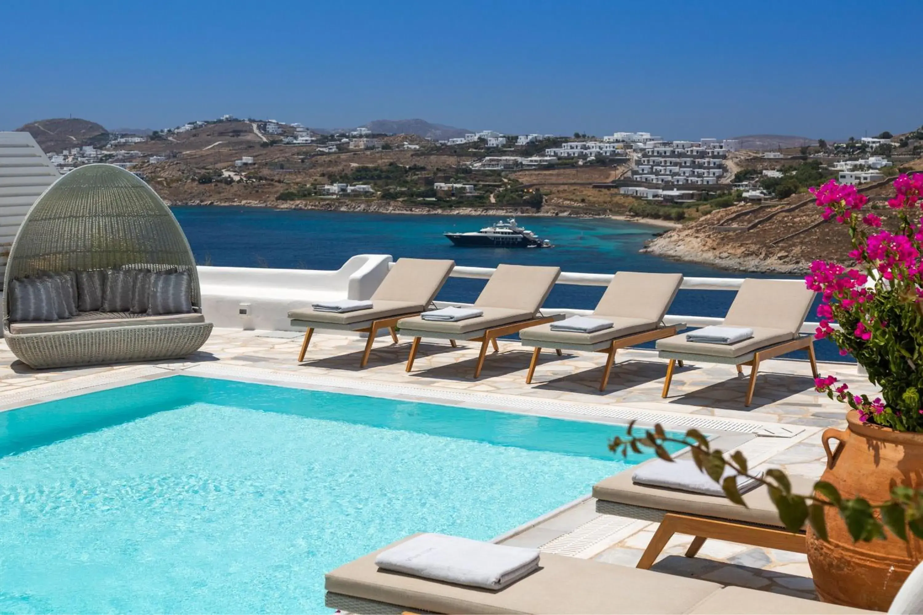 Photo of the whole room, Swimming Pool in Santa Marina, a Luxury Collection Resort, Mykonos
