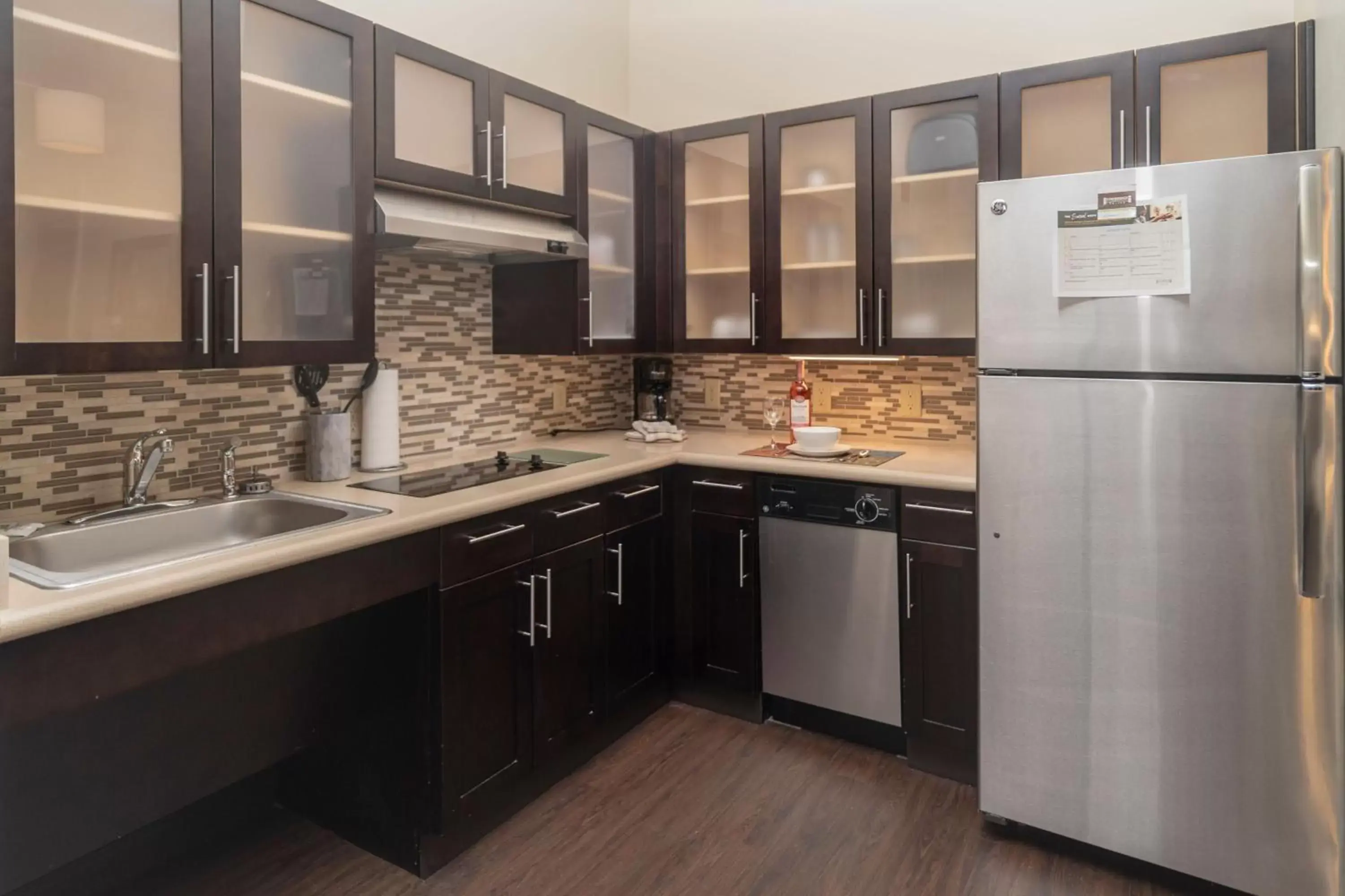 Photo of the whole room, Kitchen/Kitchenette in Staybridge Suites Marquette, an IHG Hotel