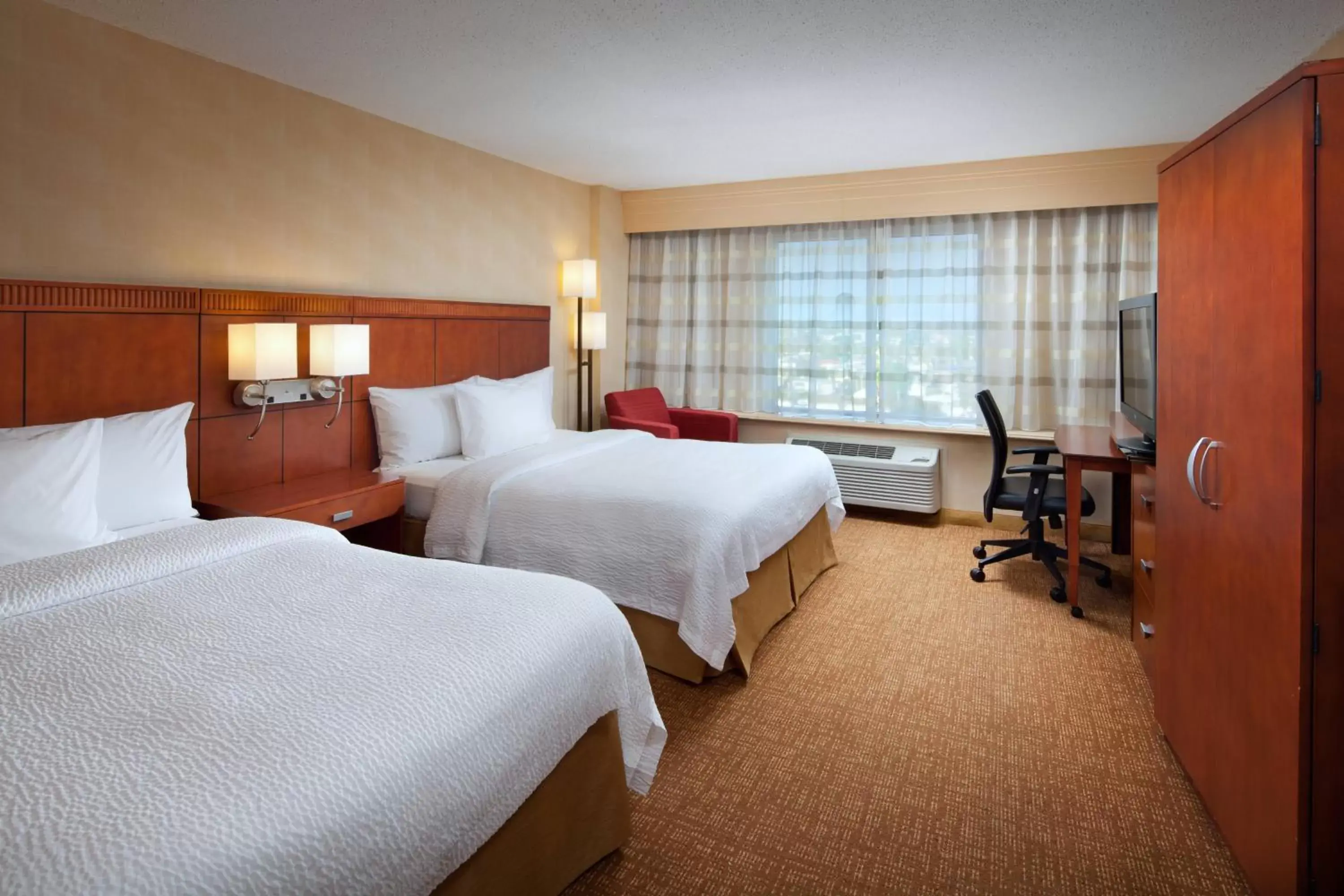 Photo of the whole room, Bed in Courtyard by Marriott Baldwin Park