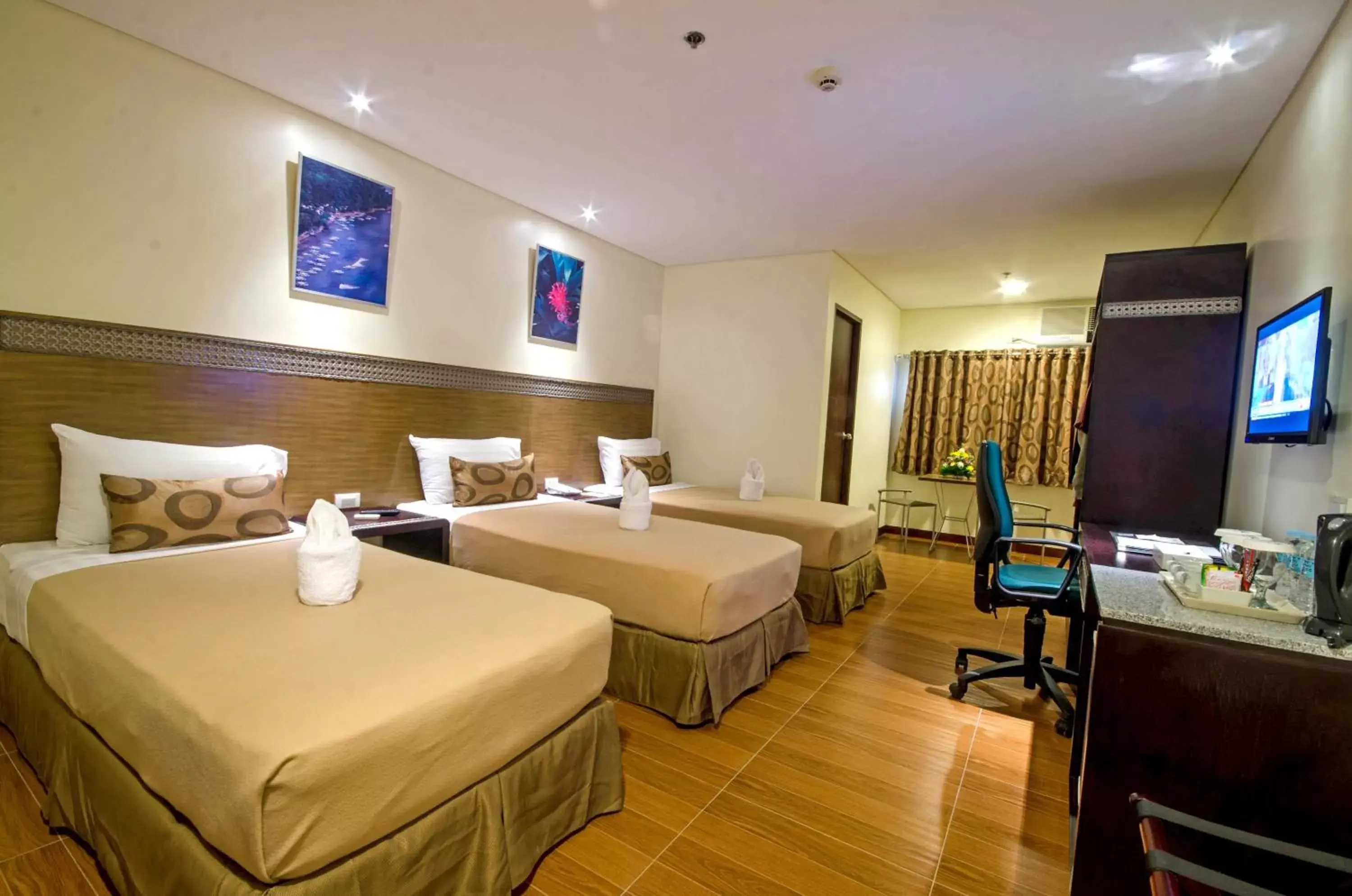 Deluxe Triple Room in Fersal Hotel - Puerto Princesa