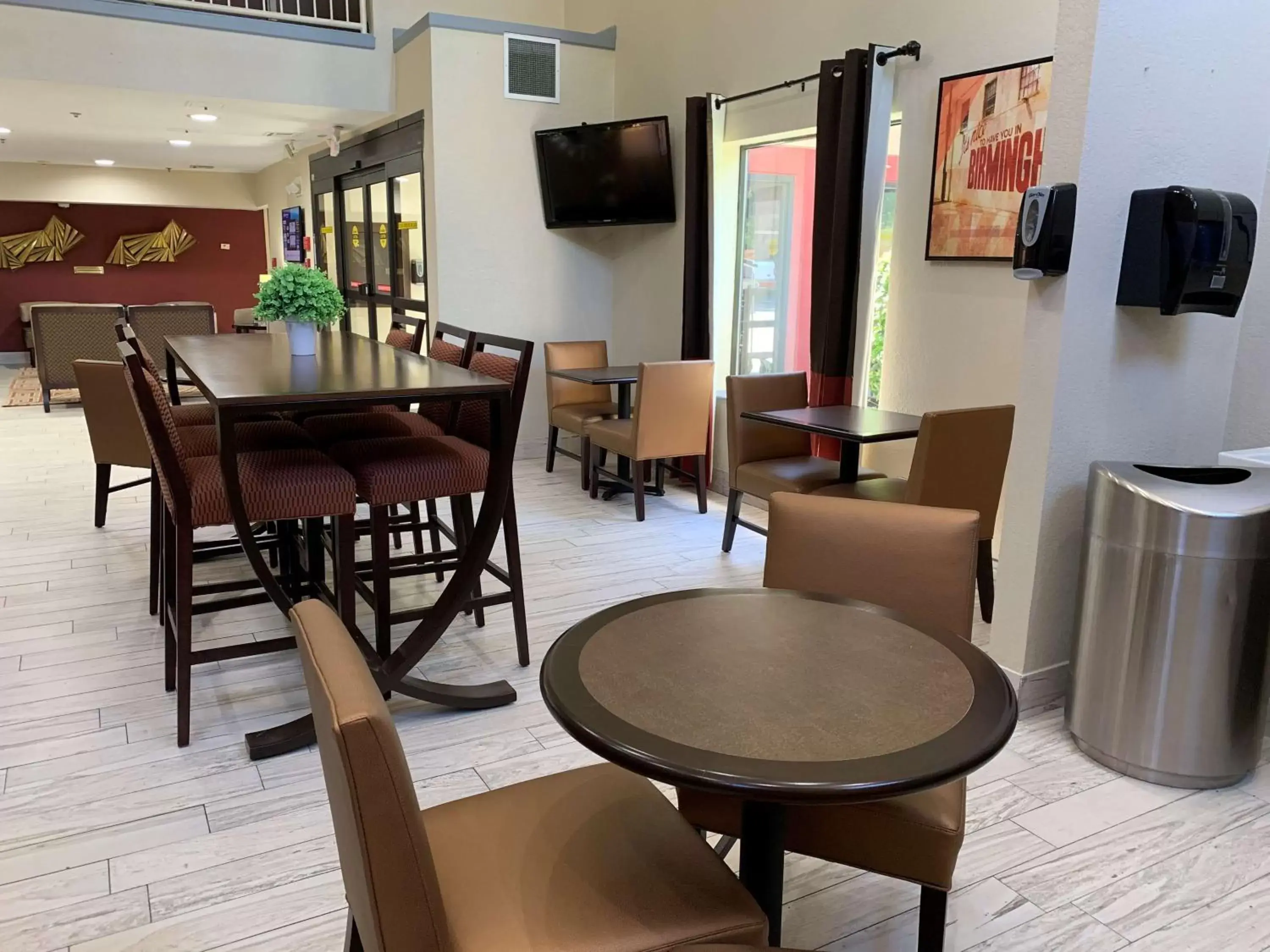 Restaurant/places to eat, Lounge/Bar in Best Western Gardendale